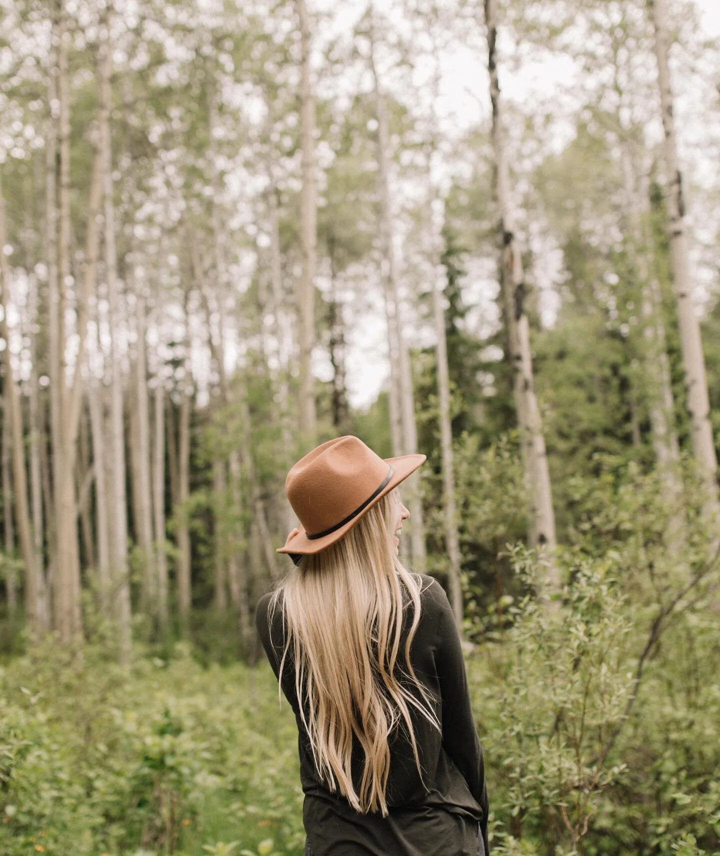 Headed to Sedona today for an engagement session! 🤩🏜 back to back shoots this weekend and then we have another session on Wednesday. It&rsquo;s kind of funny how I went from 0 - 100 real quick 😅 
I always suck at doing BTS shots of my sessions so 