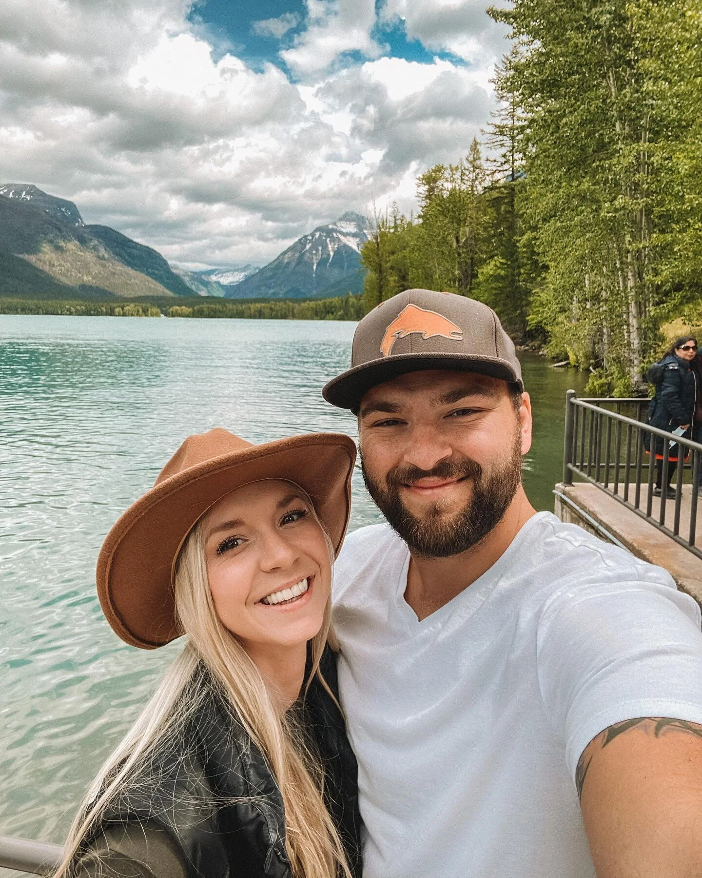 Soooo much history between these 2 pictures it&rsquo;s actually crazy 🥺 The second picture showed up on my FB memories from 9 years ago. Sitting in front of tanners home that burned down a few years ago. 

I feel like we&rsquo;ve lived so many diffe