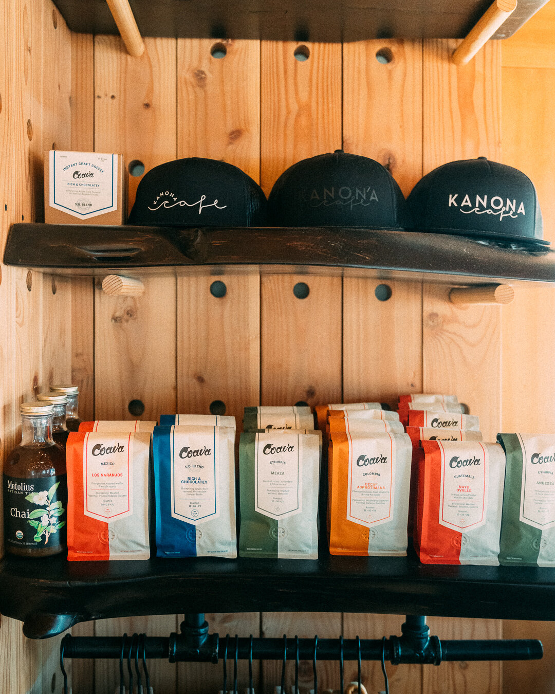 Holiday shopping? We've got you covered 🤙
.
.
.
 #fuelyourself #craftcoffee #cleanfood #kanonacafe