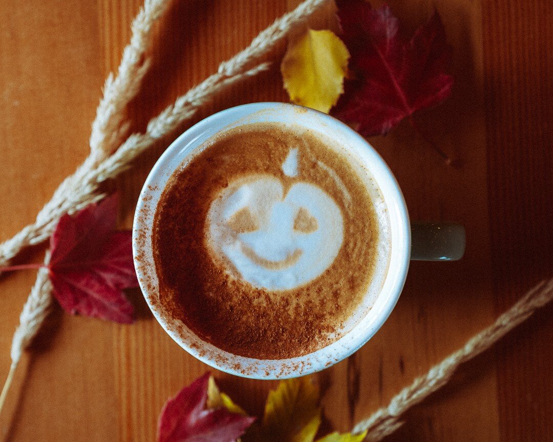 Spooky season pumpkin spice latte 👻
.
.
.
 #kanonacafe #fuelyourself #craftcoffee #cleanfood