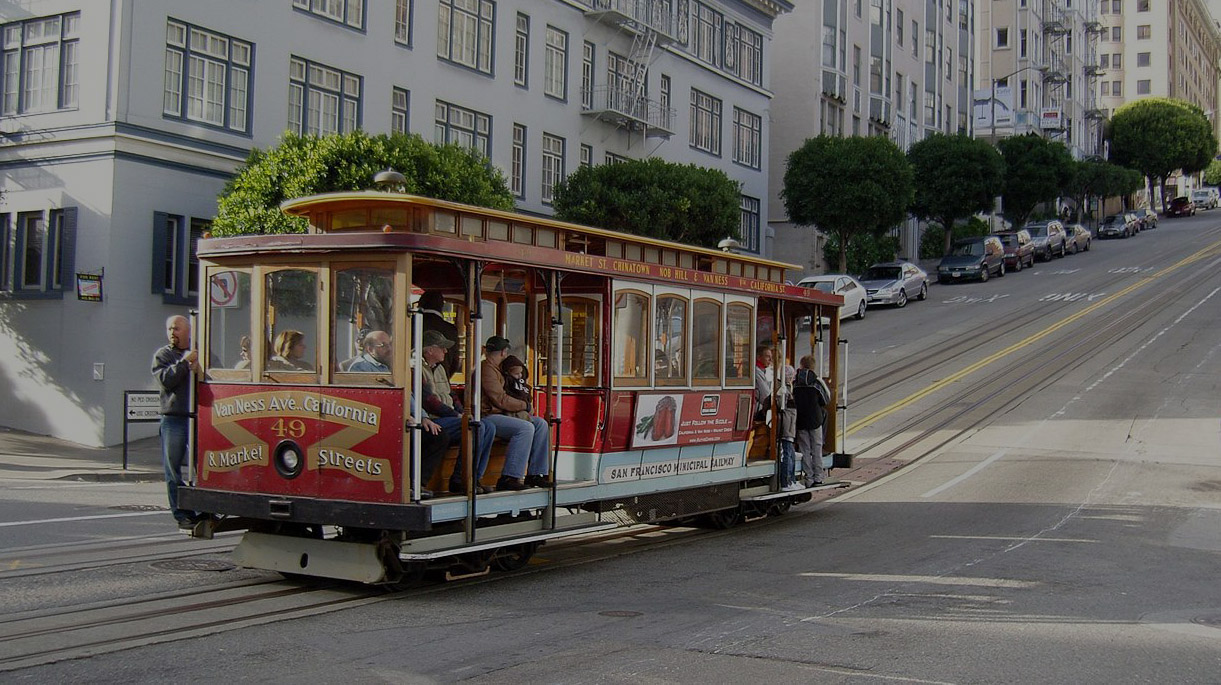 San_Francisco_Cable_Car_on_California_Street.jpg