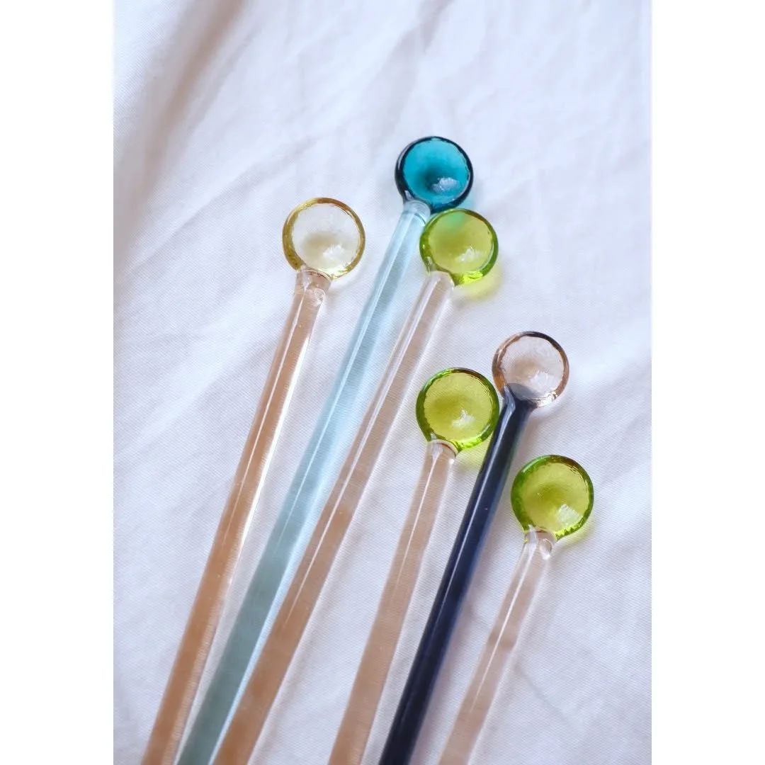 <オンライン更新のおしらせ>

3. 訳あり品

年末に向け在庫整理を進めていて、窯の温度が上がりすぎて歪みが出てしまったものや、summer spoonの規定より短くなってしまったものなど、訳あり品を少しオンラインに追加しています。１５&minus;２５％オフでのご案内です。

こちらは年末まで掲載予定。
.
.
.
.
.
#craft #glaze #ceramics #porcelain #sale #shippingworldwide #keramik #kanamitak