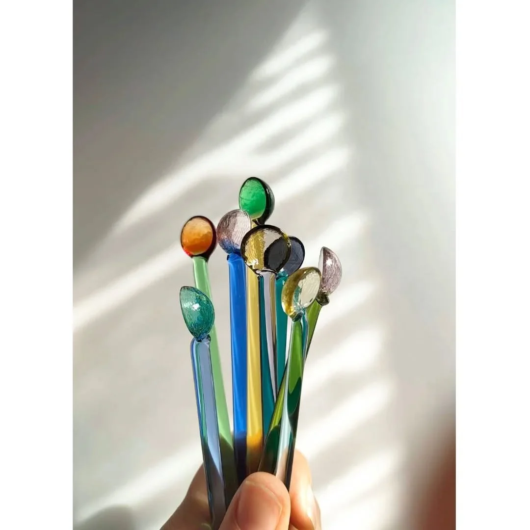 summer spoon の在庫更新しました。

2枚目は早速やってきた、キラキラしたものに目がない2歳児にちょうだい！と言われている図😇

#kanamitakedaceramics #glass #玻璃 #マドラー #ガラス