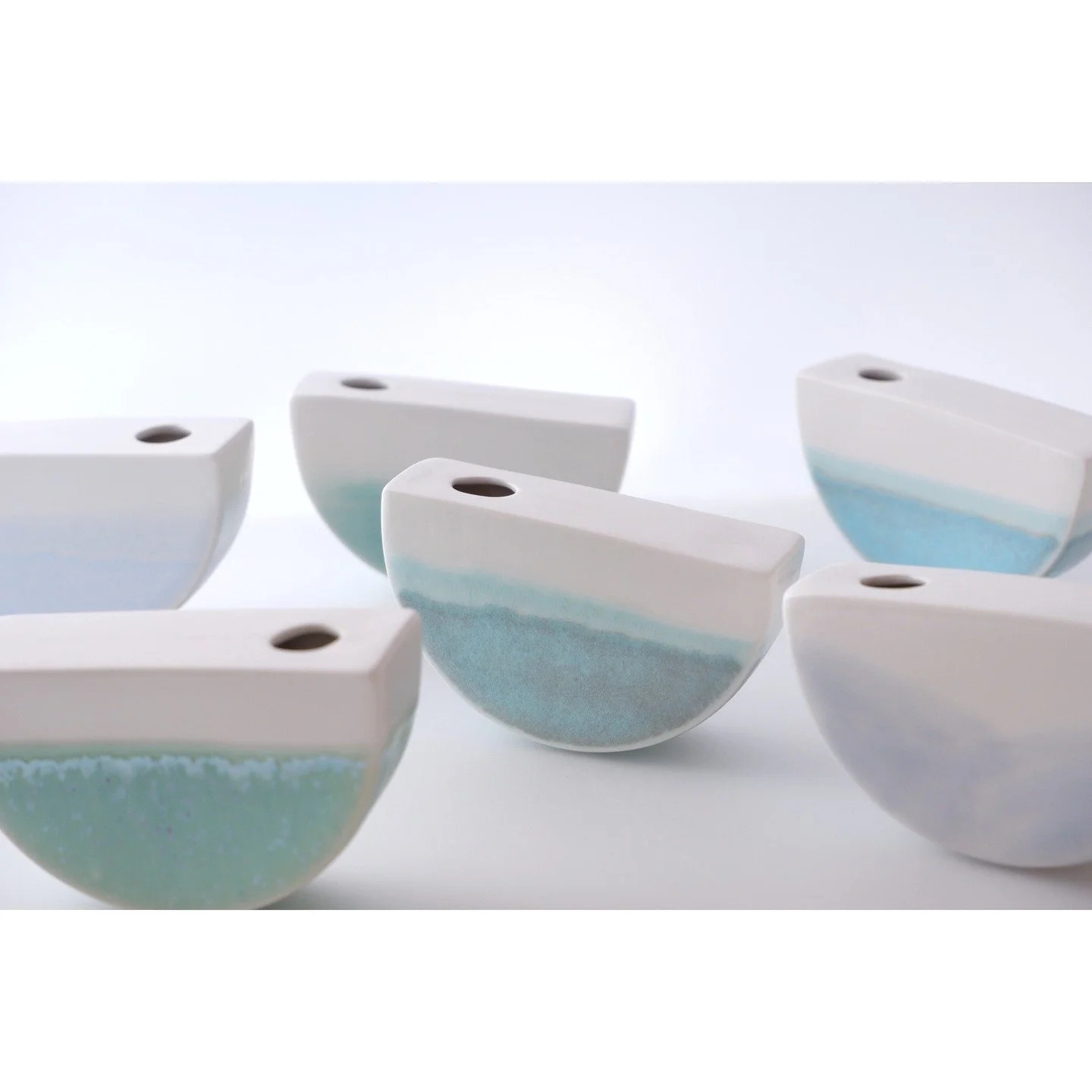 creemaさんの読みもののコーナーで人生の新しい船出をお祝いする花器 god rejseをご紹介いただきました。

//
【1㎡の余白】春を飾る、小さなスペースのつくり方
https://www.creema.jp/blog/2018/detail
//

実はお話くださったとき、別の方の作品と一緒にご紹介予定なんです、とリンク送っていただいたの開いたら、夫の作品でめっちゃびっくりしました！苗字違うので気付かず選んでいただいたみたいで&hellip;😳！嬉し、恥ずかしでした🤭&nbsp;
