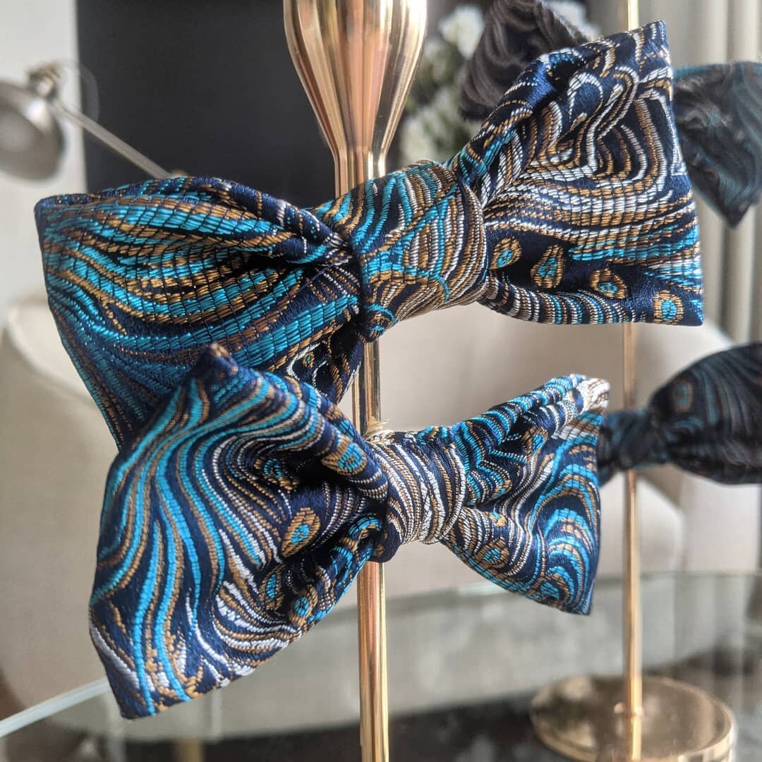 Each recycled fabric carries the memory of what it used to be.
The bows are memories of the material they're made of.

#bowties #recycled #fabric #accessories #magnets #handmade