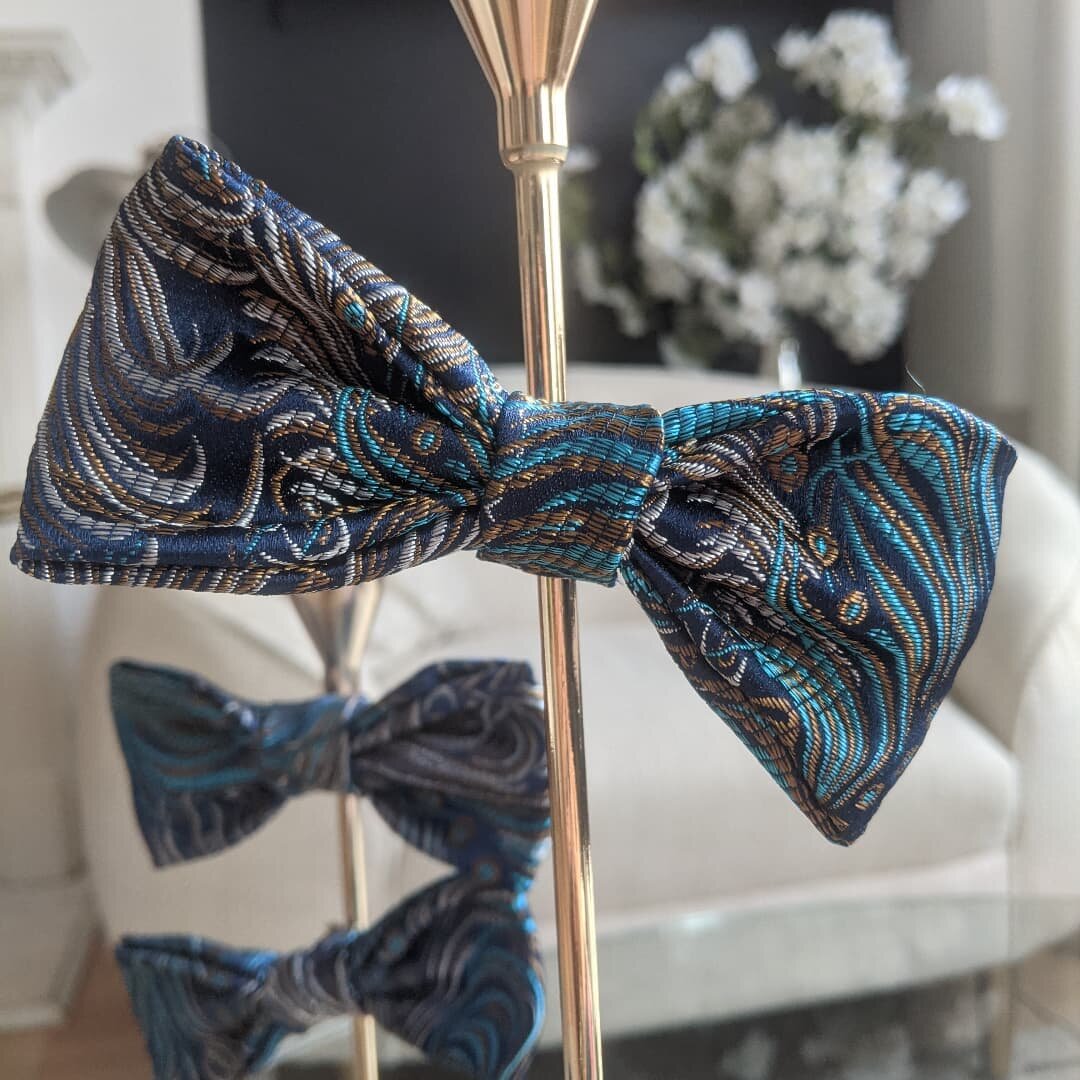 Memories of a Rescued peacock.
#bowties #magnets #handmade #accessories