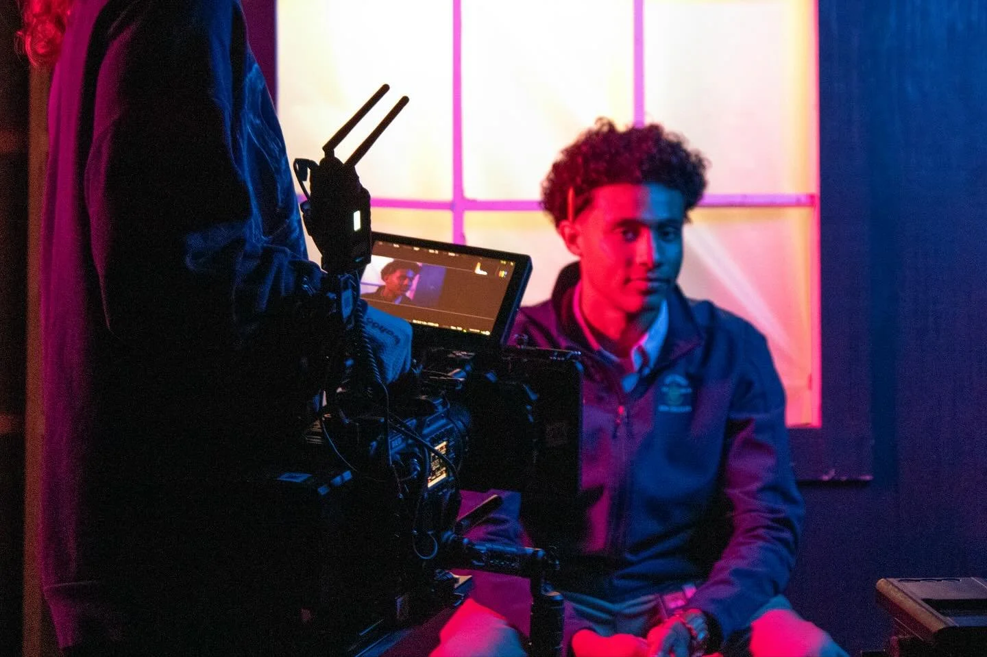 From Friday to FriYAY!

The School of Communication and Design welcomed students from Holy Cross for a hands-on day of creativity and exploration. Together, we dove into brand strategy, user experience, motion design, broadcasting, and collage-making