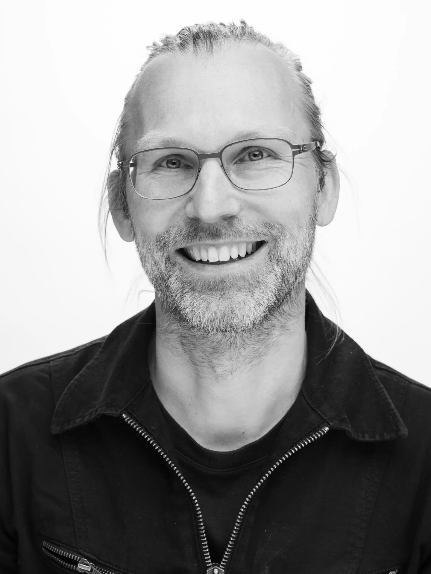 ❗️Introducing a New Forum Guest❗️
Roman Jaster is a graphic designer and educator working in Los Angeles. He is the co-founder of the design studio Yay Brigade. His work is focused on web design and development, as well as identity and book design, o