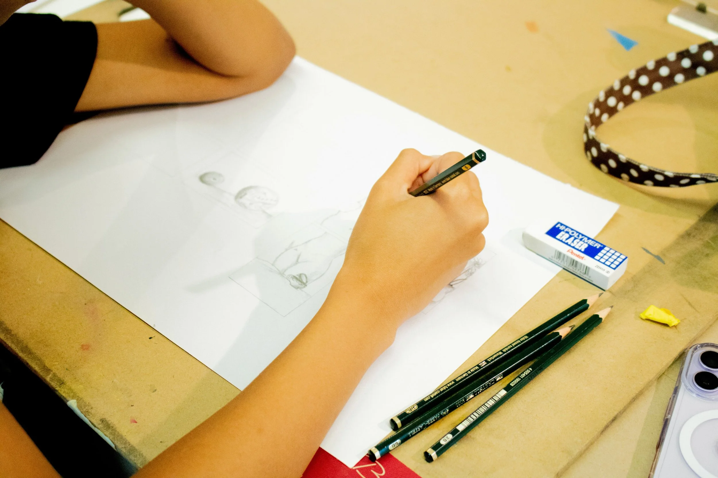 First-year design students are required to take a Drawing class to strengthen their ability to sketch ideas quickly and coherently. Recently, they completed a still life exercise as part of the course. Our analog and digital program does not require 