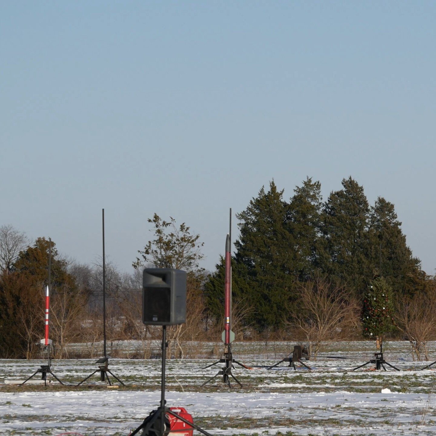 We had a great launch this weekend at MDRA! Our test rocket flew to 6000ft, we got a new L1 certification, and even launched a christmas tree!