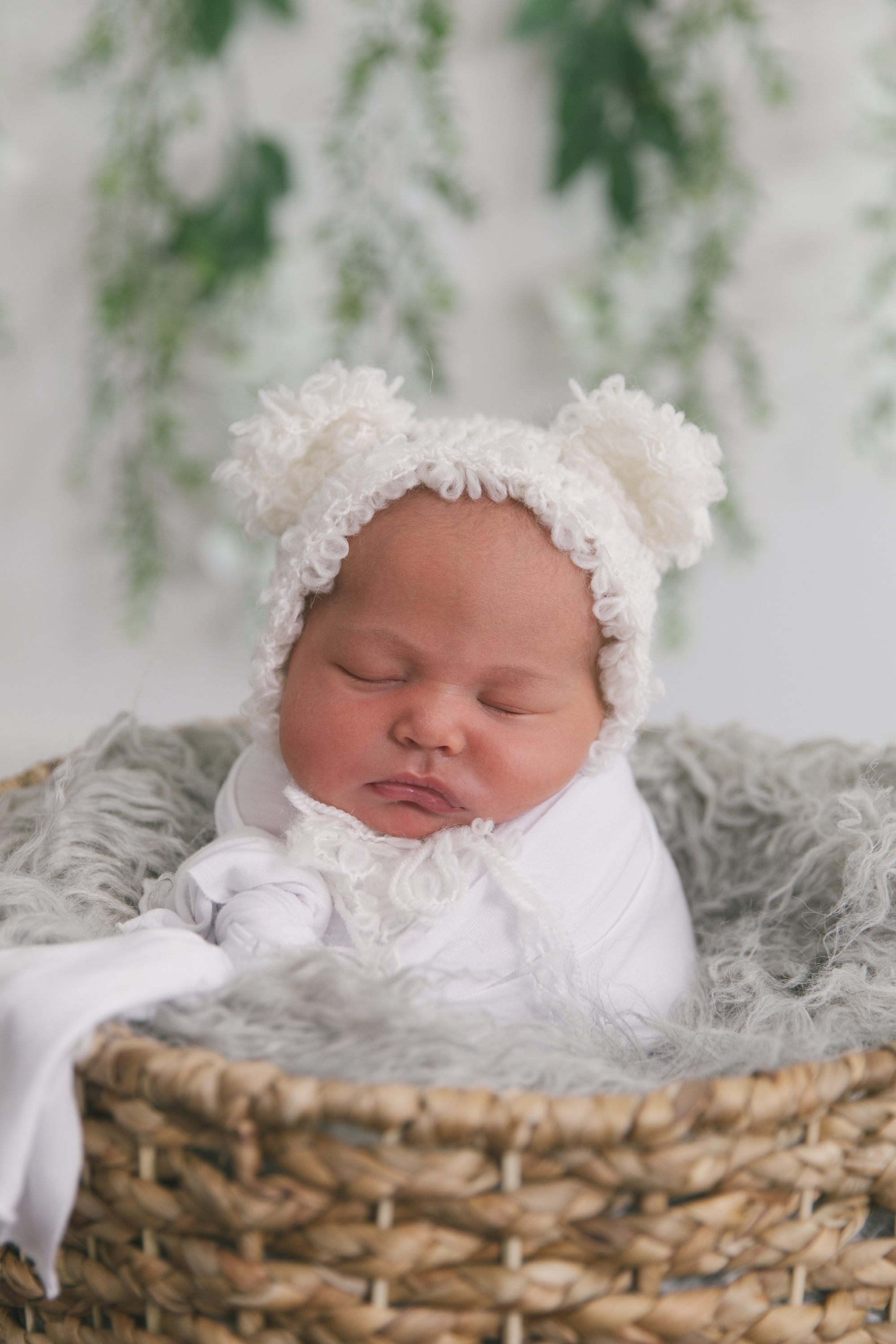 posed studio newborn baby session in cortland oh by newborn photographer christie leigh photo-1.jpg