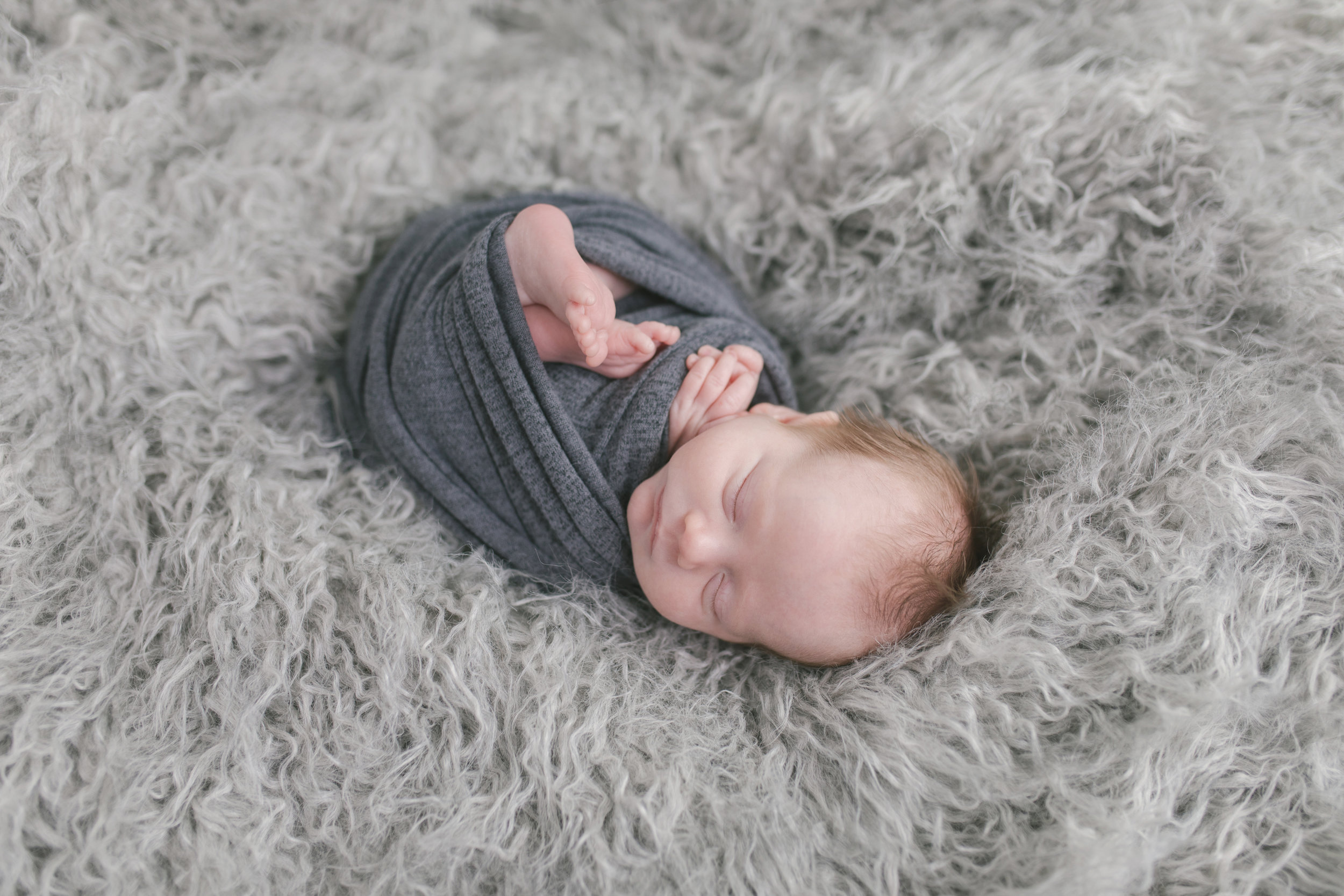 sibling and posed newborn session in niles ohio by warren ohio newborn photographer christie leigh photo (9 of 22).jpg