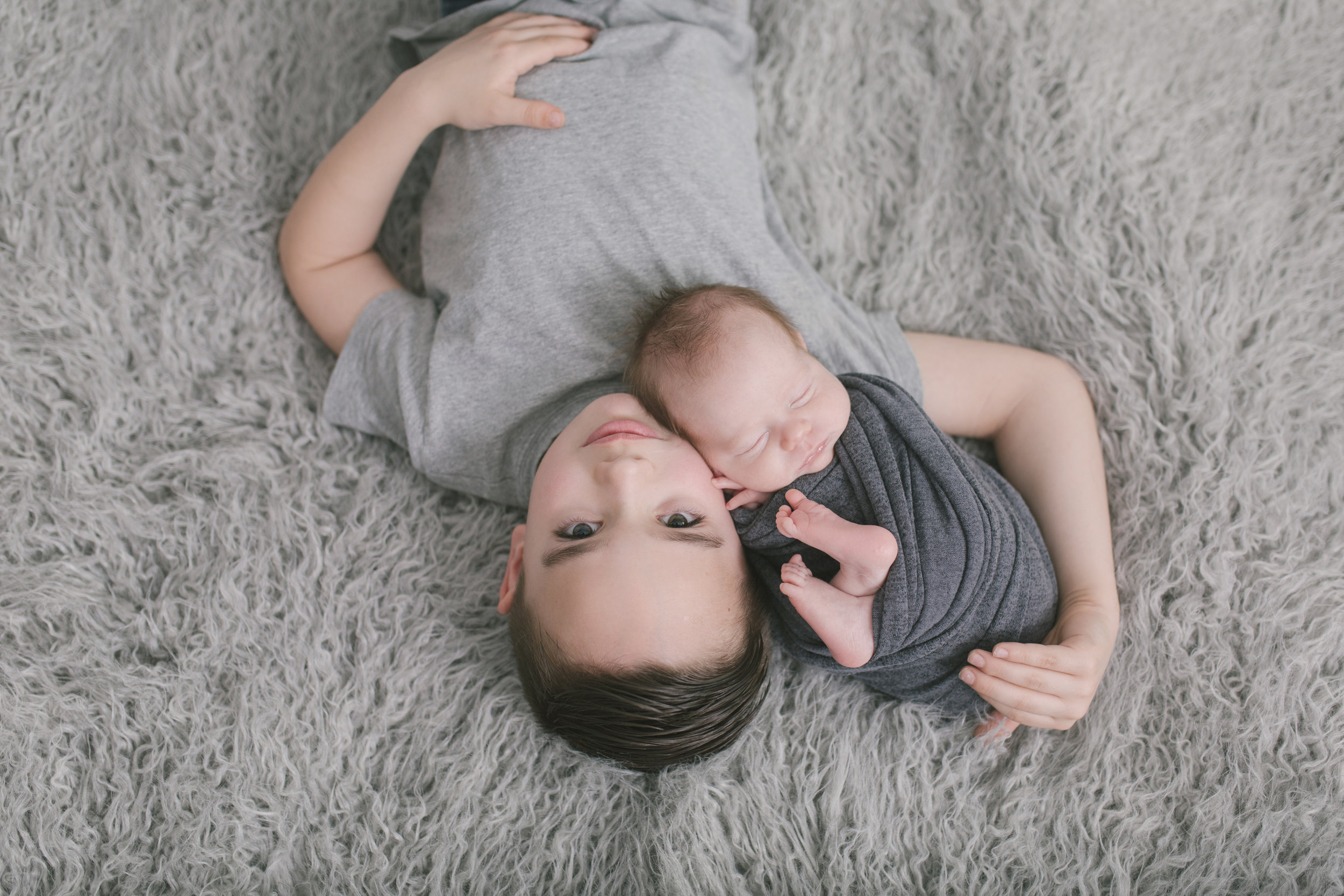 sibling and posed newborn session in niles ohio by warren ohio newborn photographer christie leigh photo (16 of 22).jpg