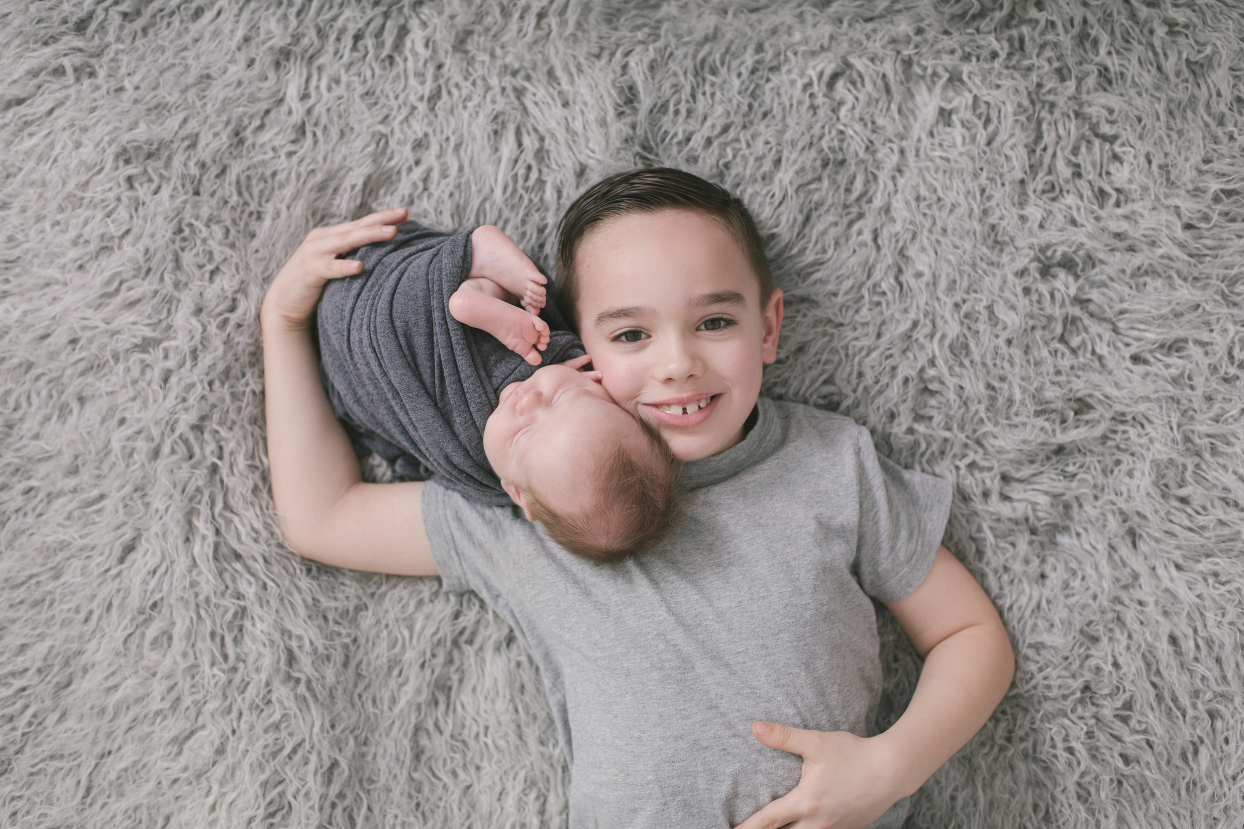 sibling and posed newborn session in niles ohio by warren ohio newborn photographer christie leigh photo (18 of 22).jpg