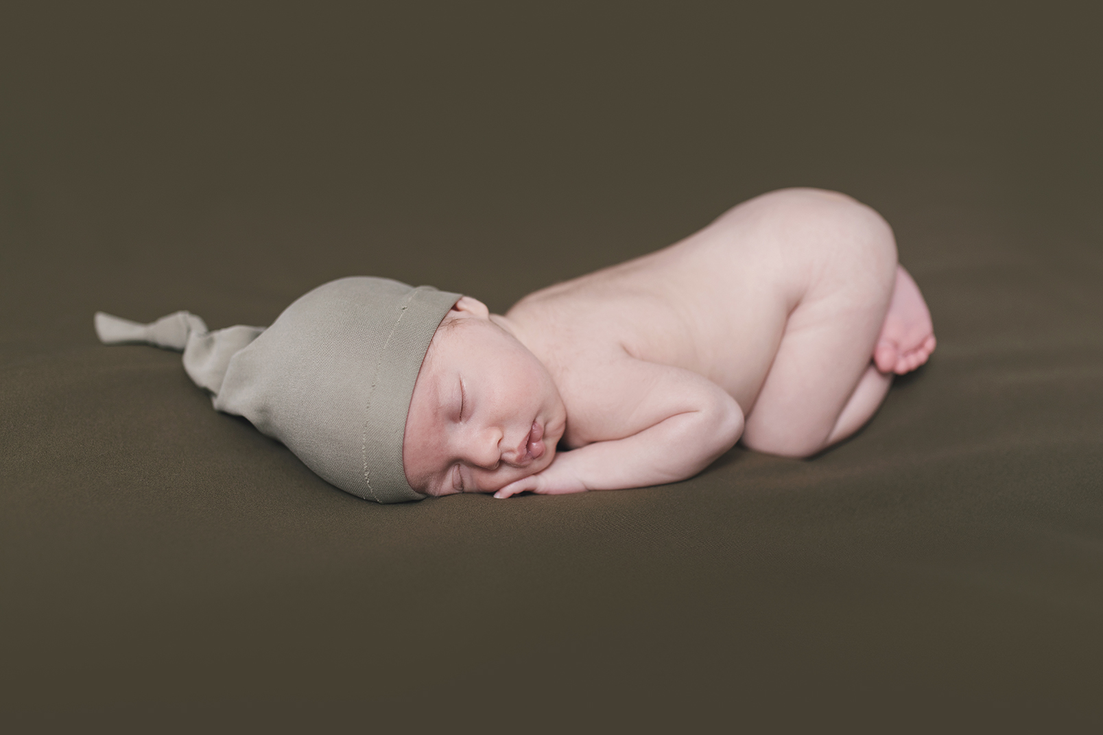 multiples newborn session with newborn triplets in warren ohio by newborn photographer christie leigh photo_6.jpg