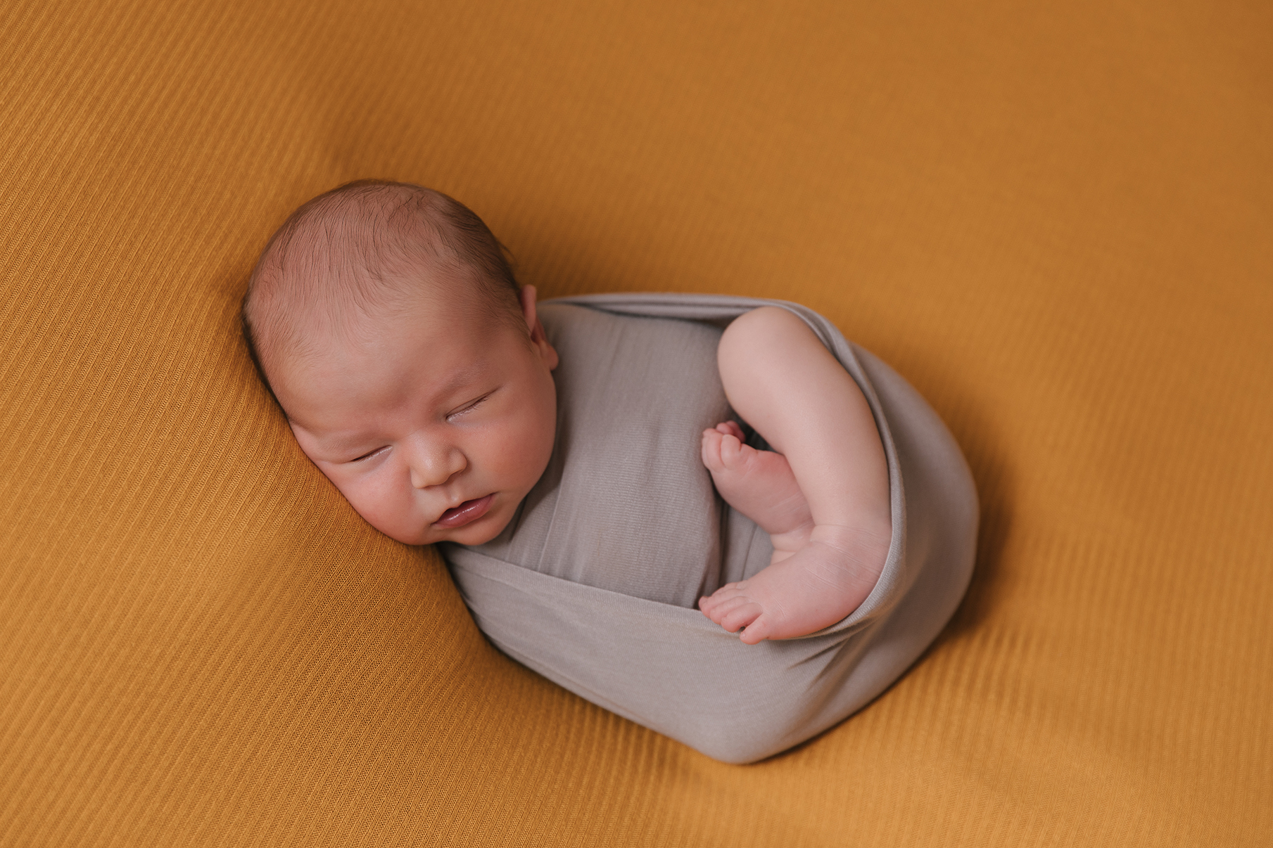 Kinsman_Ohio_Baby_Boy_Taco_Pose_Newborn_photography_by_Christie_Leigh_Photo_in_Cortland_Ohio-022.jpg