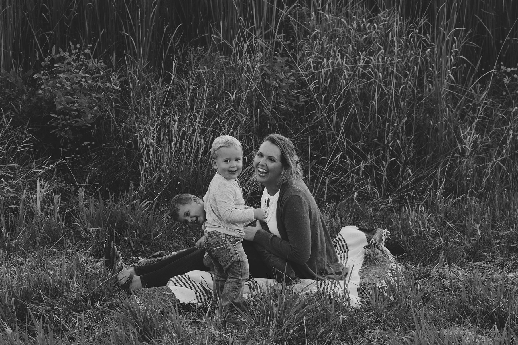 Lifestyle_Family_Session_Wildflower_Field_in_Bristol_OH_Country_Setting_Family_Photos_at_Dusk_by_Child_and_Family_Photographer_Christie_Leigh_Photo_in_Cortland_Ohio-9.JPG