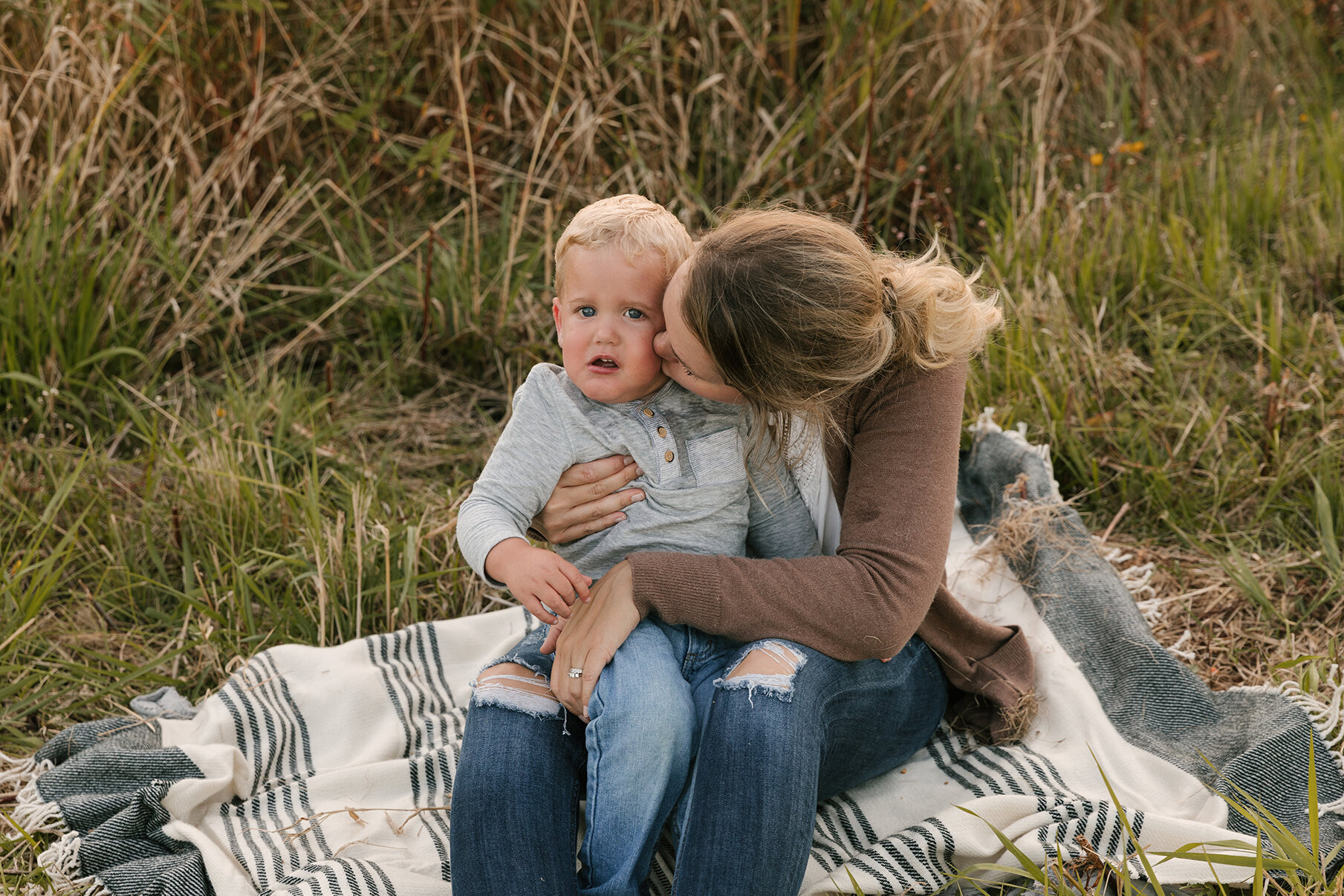 Lifestyle_Family_Session_Wildflower_Field_in_Bristol_OH_Country_Setting_Family_Photos_at_Dusk_by_Child_and_Family_Photographer_Christie_Leigh_Photo_in_Cortland_Ohio-10.JPG