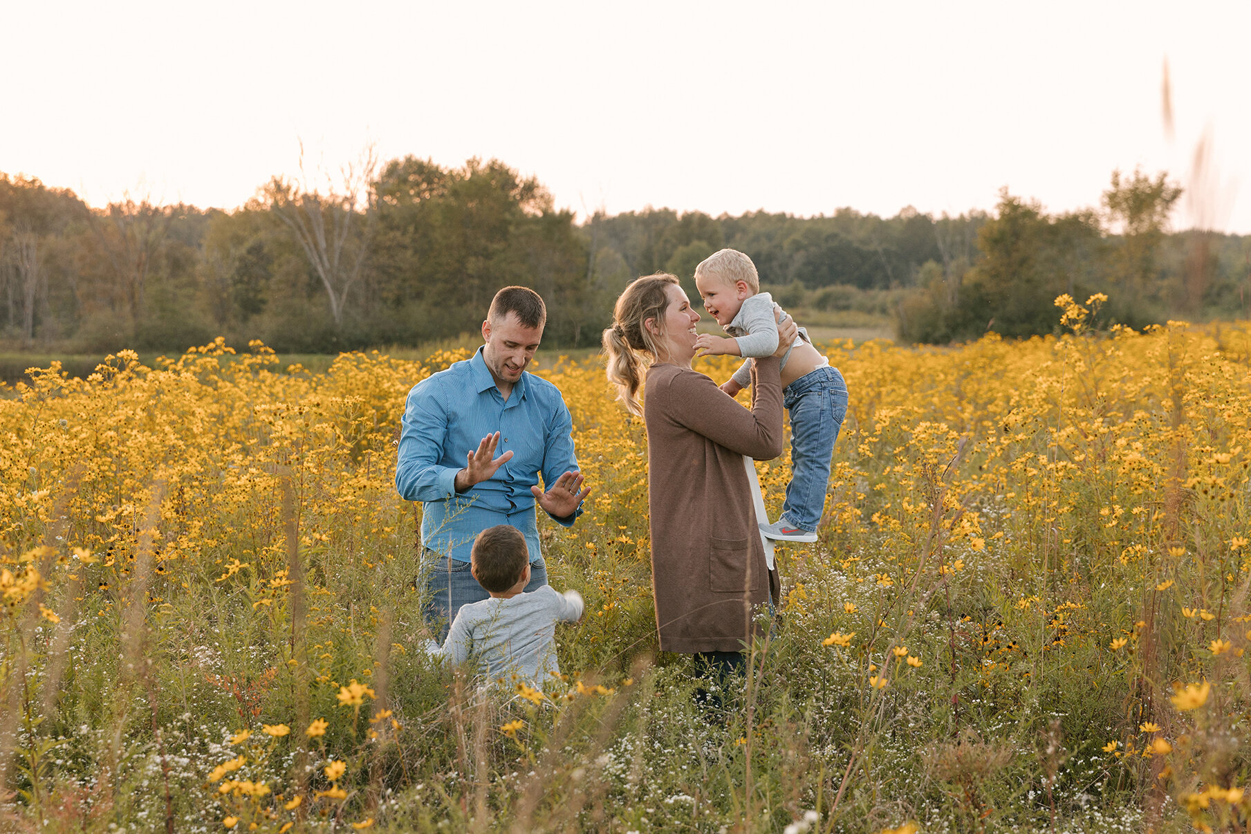 Lifestyle_Family_Session_Wildflower_Field_in_Bristol_OH_Country_Setting_Family_Photos_at_Dusk_by_Child_and_Family_Photographer_Christie_Leigh_Photo_in_Cortland_Ohio-14.JPG