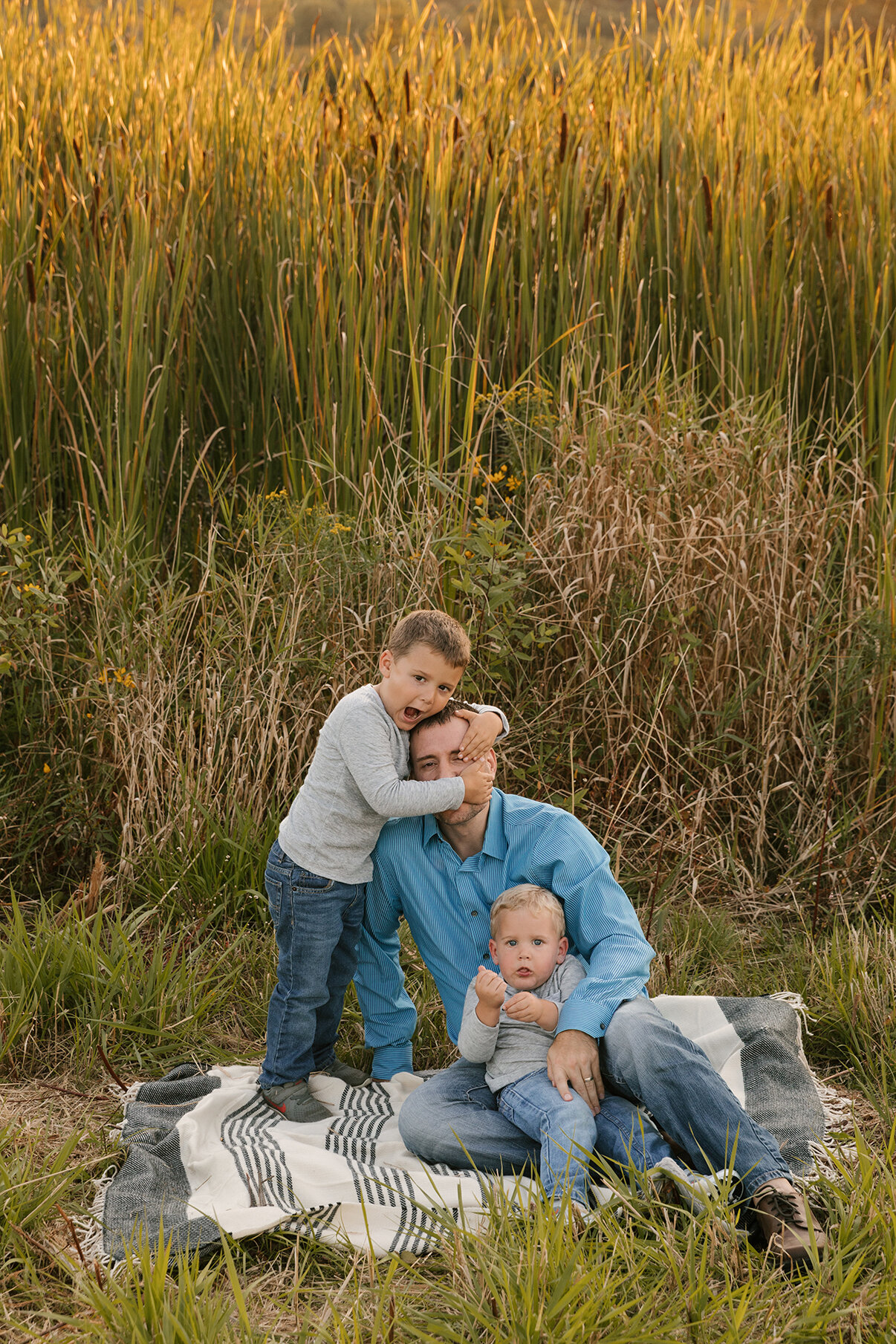 Lifestyle_Family_Session_Wildflower_Field_in_Bristol_OH_Country_Setting_Family_Photos_at_Dusk_by_Child_and_Family_Photographer_Christie_Leigh_Photo_in_Cortland_Ohio-4.JPG