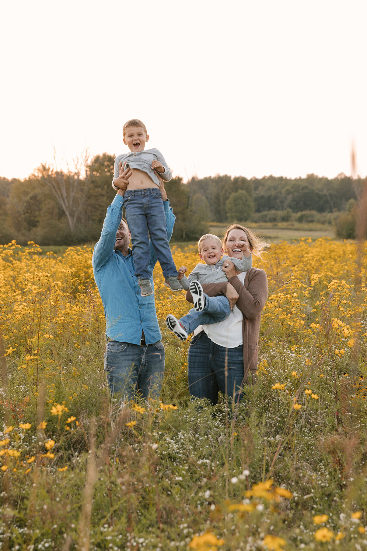 Lifestyle_Family_Session_Wildflower_Field_in_Bristol_OH_Country_Setting_Family_Photos_at_Dusk_by_Child_and_Family_Photographer_Christie_Leigh_Photo_in_Cortland_Ohio-12.JPG