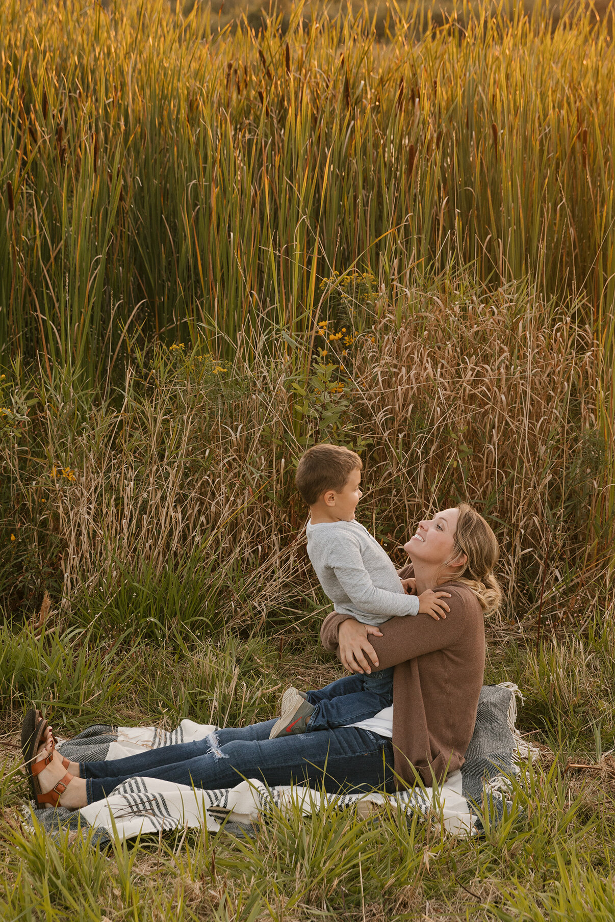 Lifestyle_Family_Session_Wildflower_Field_in_Bristol_OH_Country_Setting_Family_Photos_at_Dusk_by_Child_and_Family_Photographer_Christie_Leigh_Photo_in_Cortland_Ohio-7.JPG