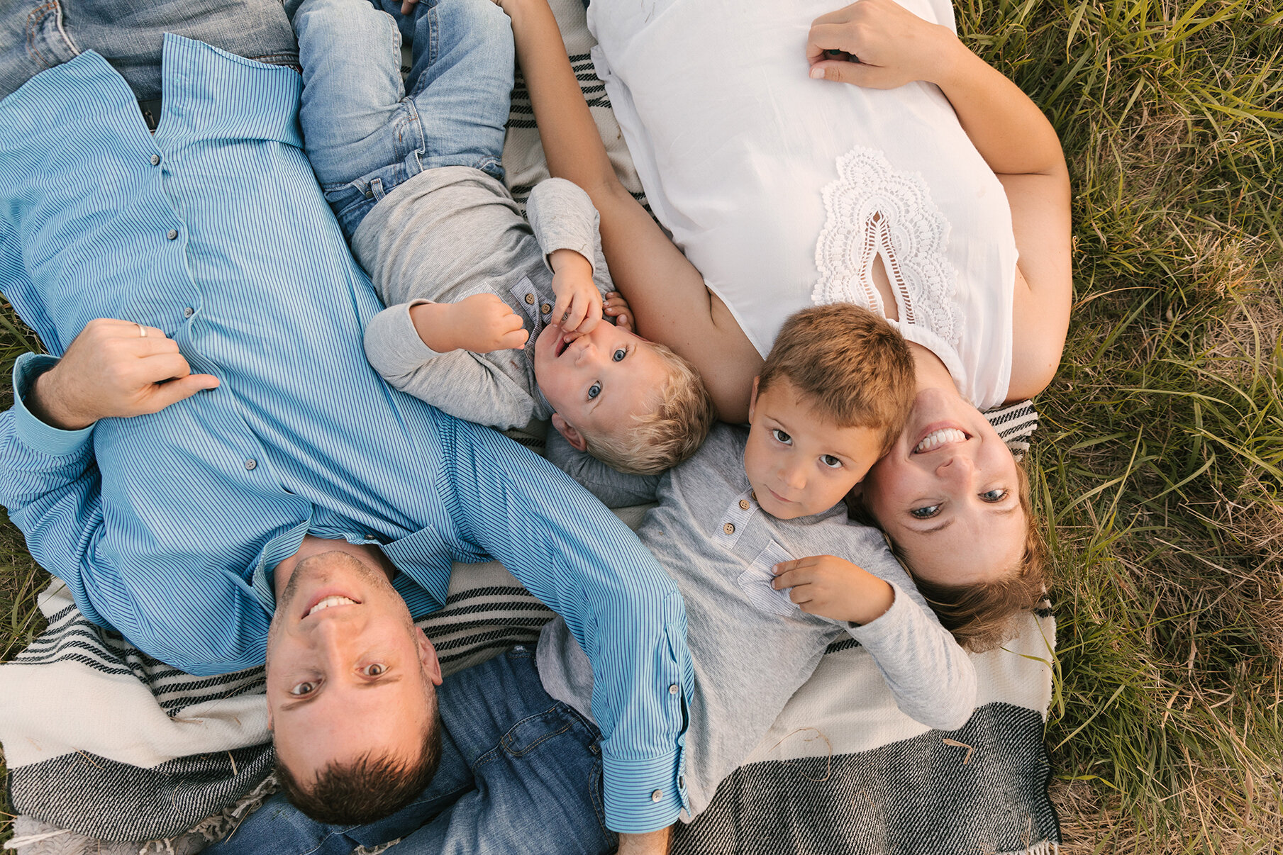 Lifestyle_Family_Session_Wildflower_Field_in_Bristol_OH_Country_Setting_Family_Photos_at_Dusk_by_Child_and_Family_Photographer_Christie_Leigh_Photo_in_Cortland_Ohio-20.JPG