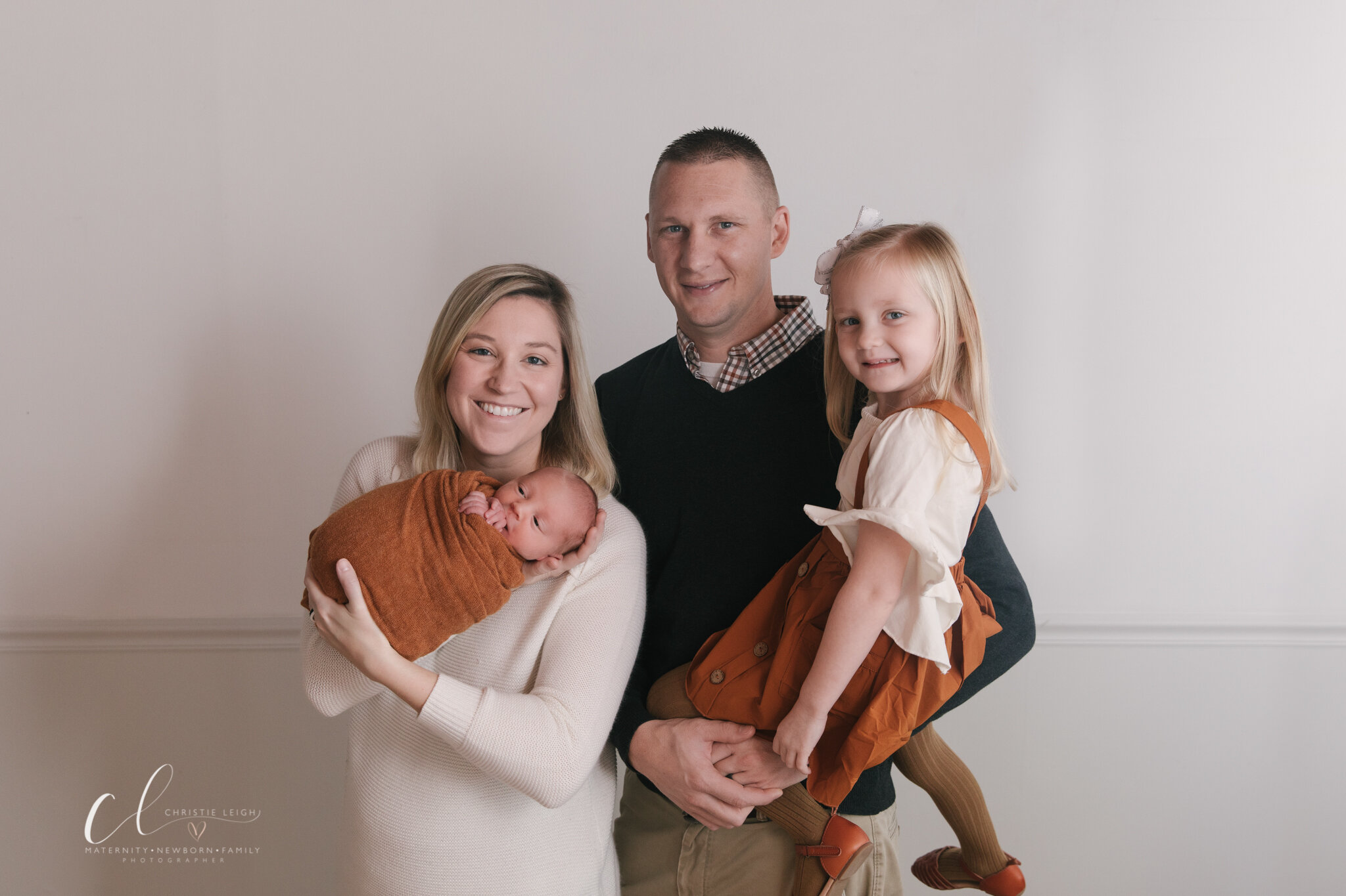 Baby_Boy_Newborn_Shoot_with_big_sister_In_Studio_Newborn_Session_Family_Sibling_and_Baby_Portraits_in_Bristol_Ohio_by_Newborn_Photographer_Christie_Leigh_Photo_in_Cortland_OH-3-4.JPG