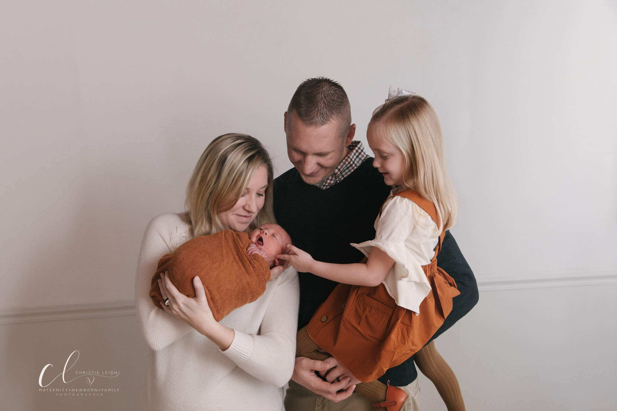 Baby_Boy_Newborn_Shoot_with_big_sister_In_Studio_Newborn_Session_Family_Sibling_and_Baby_Portraits_in_Bristol_Ohio_by_Newborn_Photographer_Christie_Leigh_Photo_in_Cortland_OH-3-5.JPG