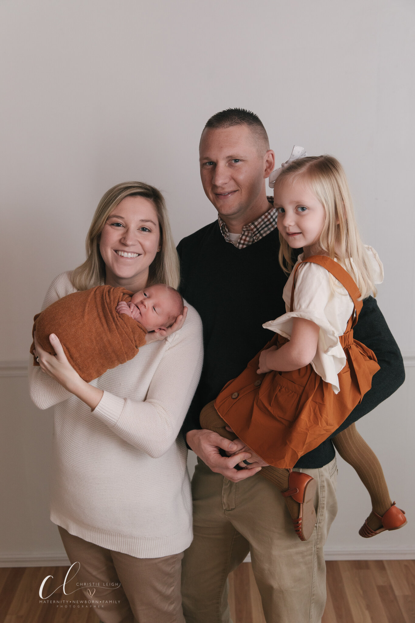 Baby_Boy_Newborn_Shoot_with_big_sister_In_Studio_Newborn_Session_Family_Sibling_and_Baby_Portraits_in_Bristol_Ohio_by_Newborn_Photographer_Christie_Leigh_Photo_in_Cortland_OH-3-6.JPG