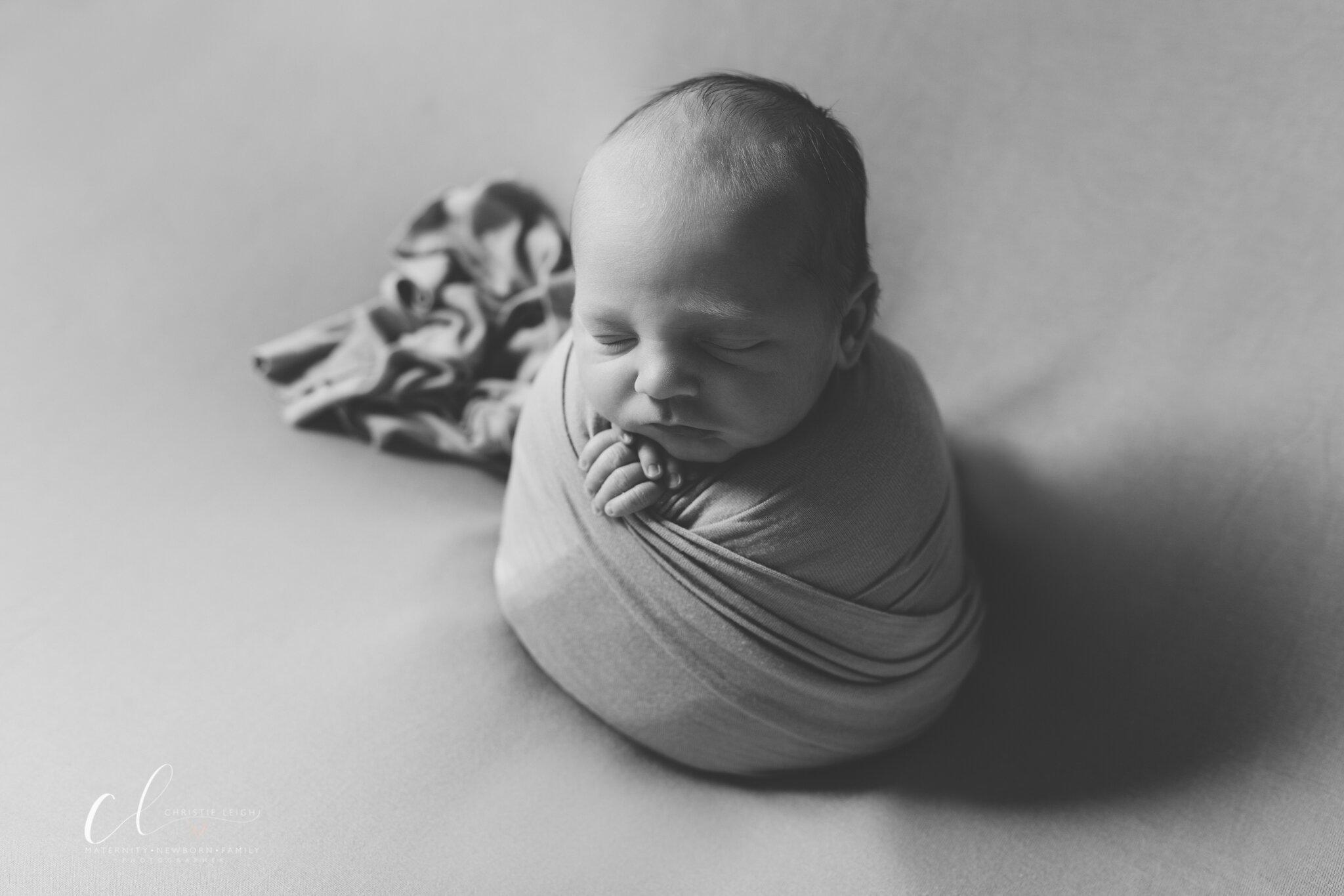 Baby_Boy_Newborn_Shoot_with_big_sister_In_Studio_Newborn_Session_Family_Sibling_and_Baby_Portraits_in_Bristol_Ohio_by_Newborn_Photographer_Christie_Leigh_Photo_in_Cortland_OH-3-18.JPG