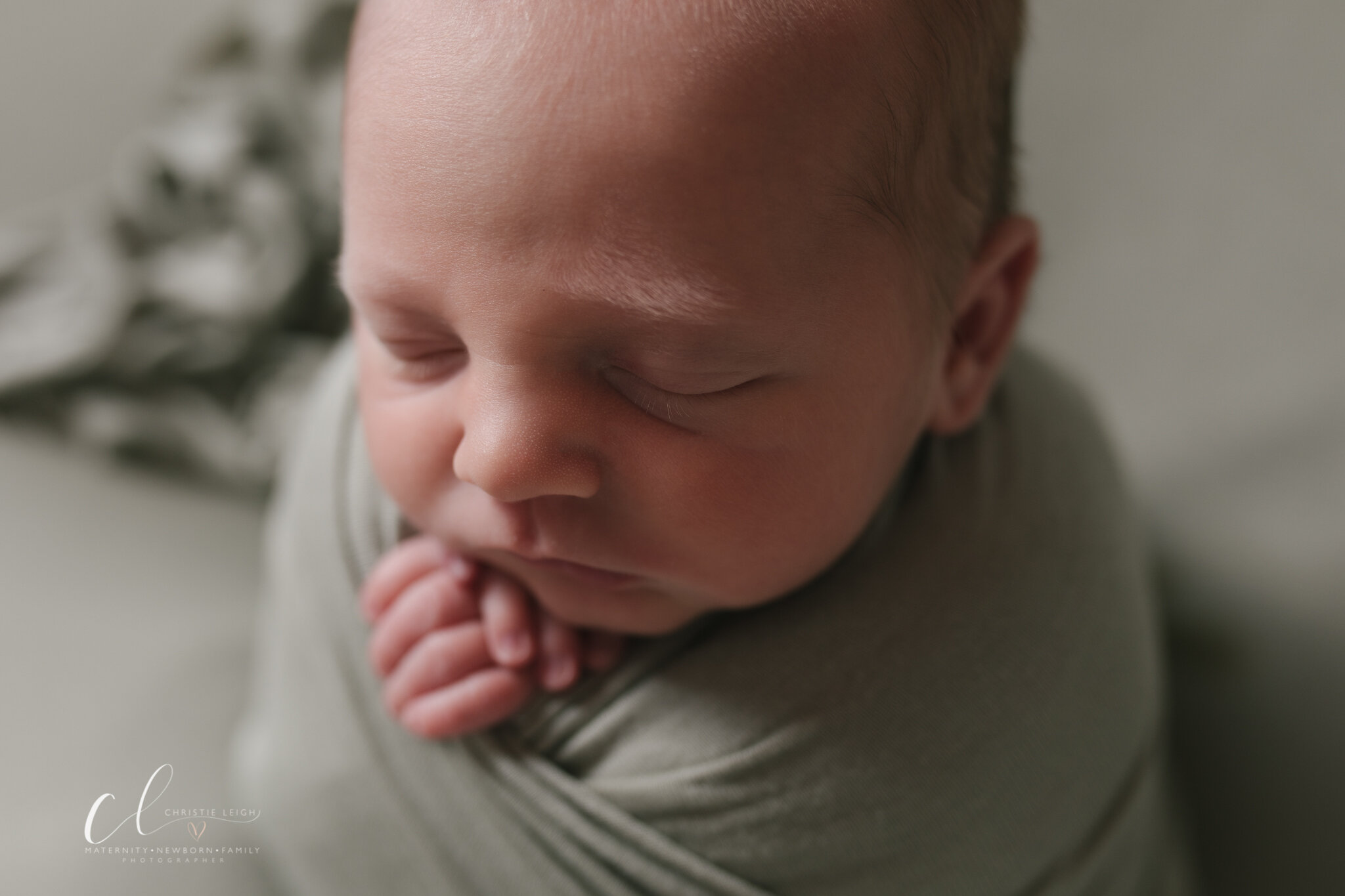 Baby_Boy_Newborn_Shoot_with_big_sister_In_Studio_Newborn_Session_Family_Sibling_and_Baby_Portraits_in_Bristol_Ohio_by_Newborn_Photographer_Christie_Leigh_Photo_in_Cortland_OH-3-19.JPG