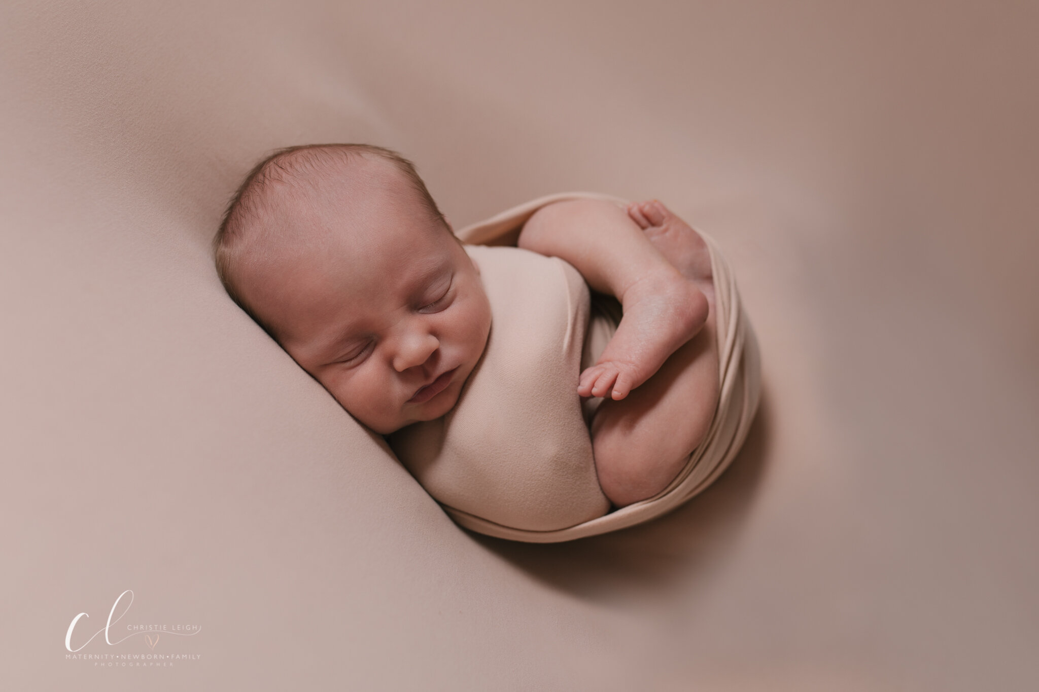 Baby_Boy_Newborn_Shoot_with_big_sister_In_Studio_Newborn_Session_Family_Sibling_and_Baby_Portraits_in_Bristol_Ohio_by_Newborn_Photographer_Christie_Leigh_Photo_in_Cortland_OH-3-25.JPG