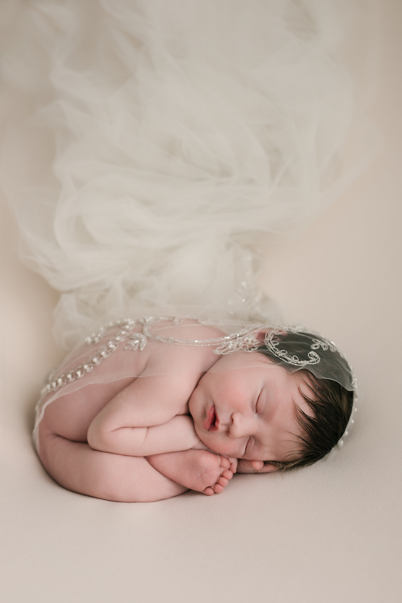 Wedding_Veil_wrap_and_Dainty_Lace_Bonnet_in_Icory_Potato_Sack_Pose_by_Newborn_Photographer_Christie_Leigh_Photo_-1.JPG