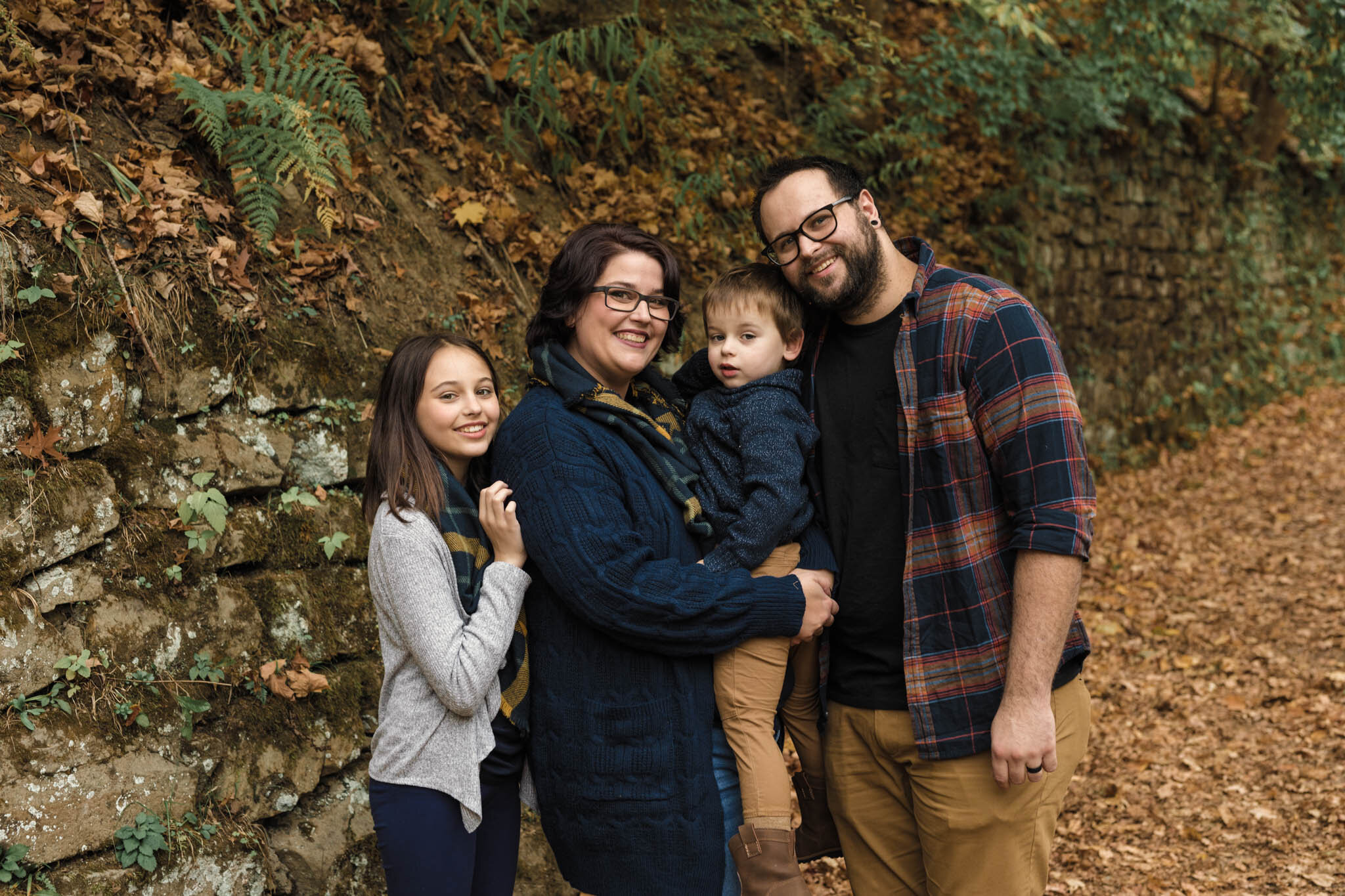 Fall_Family_Session_of_four_Youngstown_Ohio_by_Family_Photogrpaher_Christie_Leigh_Photo-2.jpg