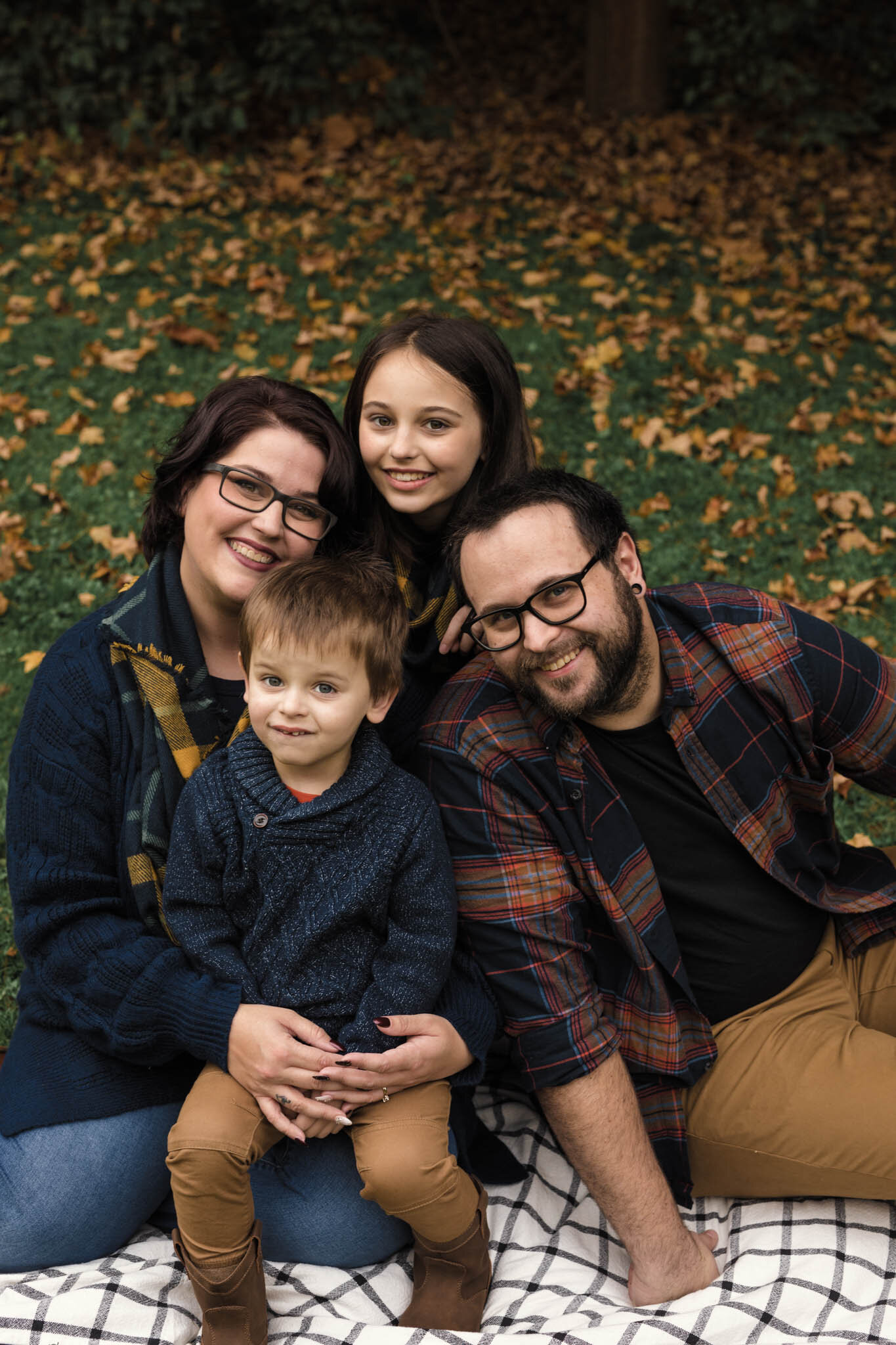 Fall_Family_Session_of_four_Youngstown_Ohio_by_Family_Photogrpaher_Christie_Leigh_Photo-5.jpg