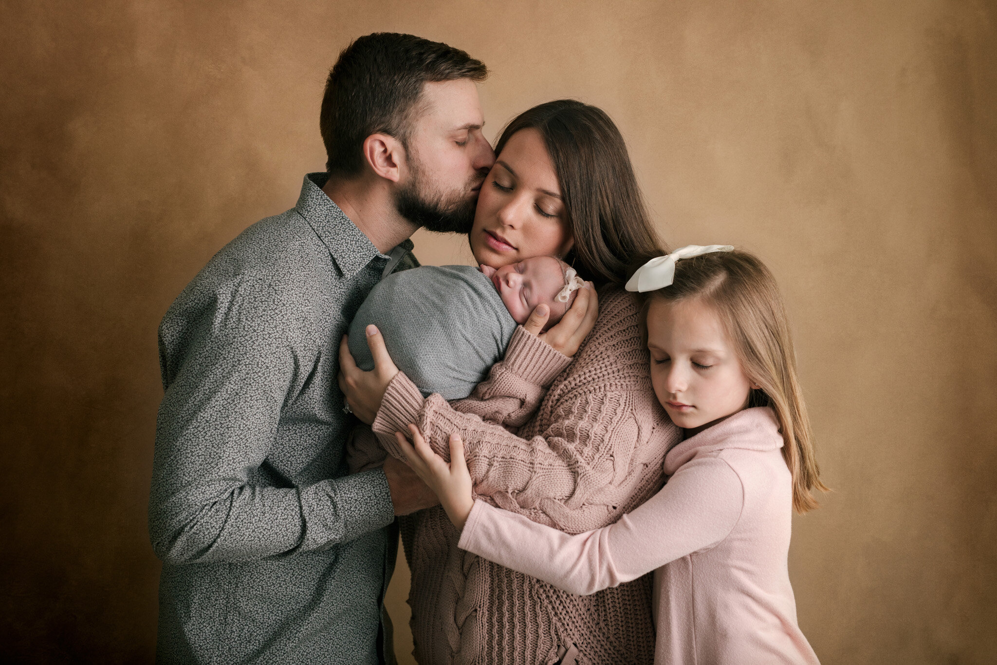 Simple_Newborn_Baby_Girl_Family_of_Four_Studio_Posed_Newborn_Session_By_Newborn_Photographer_Christie_Leigh_Photo_in_Vienna_Ohio-1.jpg