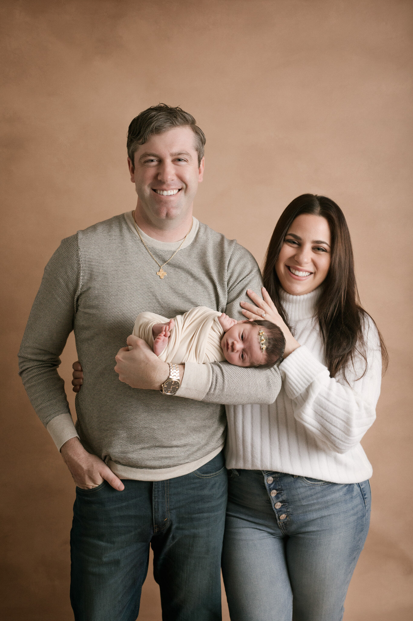 Minimal_Ivory_Newborn_Session_Simplistic_Baby_Girl_Photos_in_Warren_Ohio_By_Newborn_Photographer_CHristie_Leigh_Photo-9.jpg