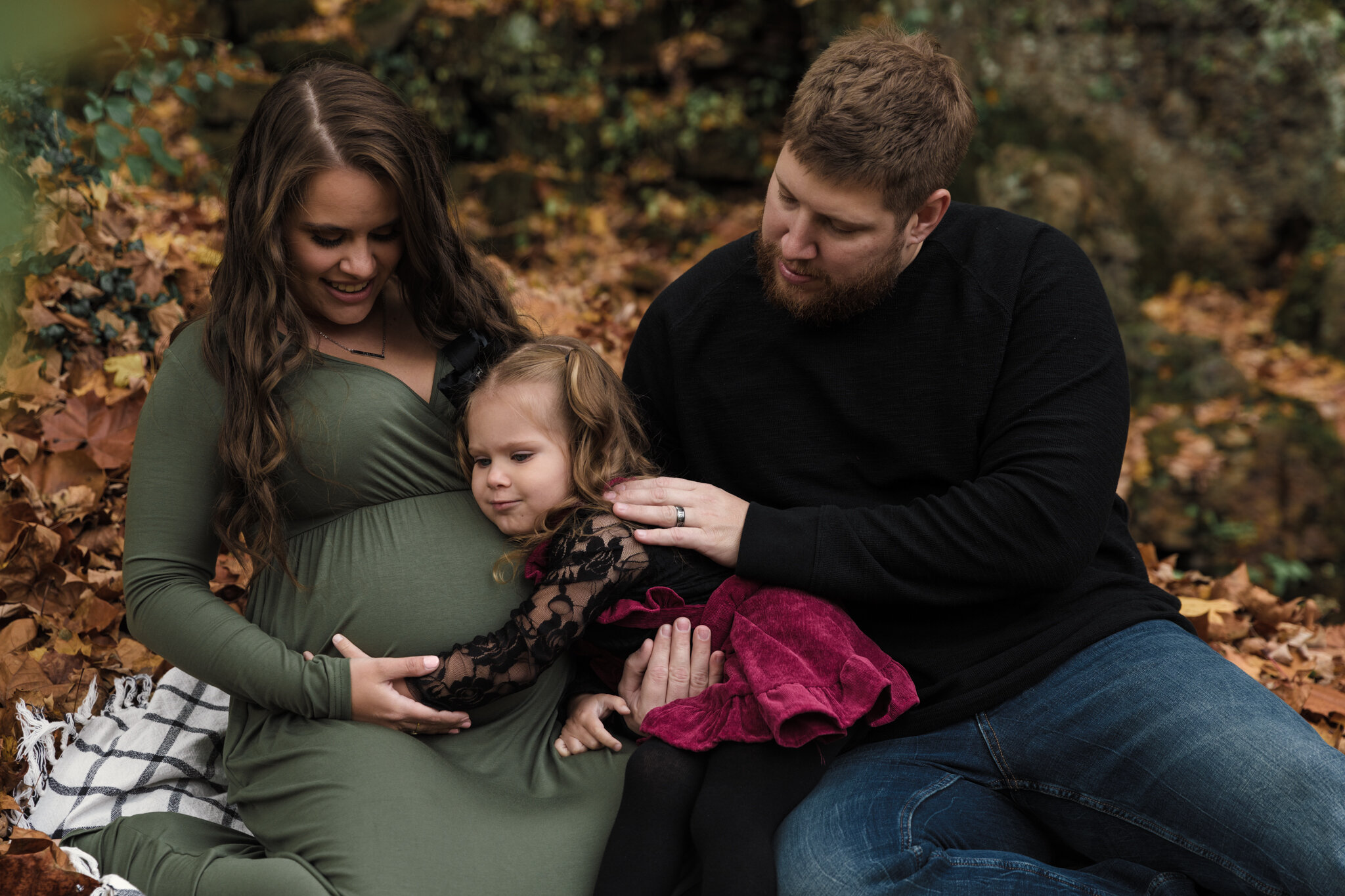 Mill_Creek_Park_Maternity_Session_Jewel_Tone_Fall_Colors_Family_of_Three_Big_Sister_Little_Brother_Maternity_Session_by_Baby_and_Family_Photographer_Christie_Leigh_Photo_in_Mahoning_County_OH-9.JPG