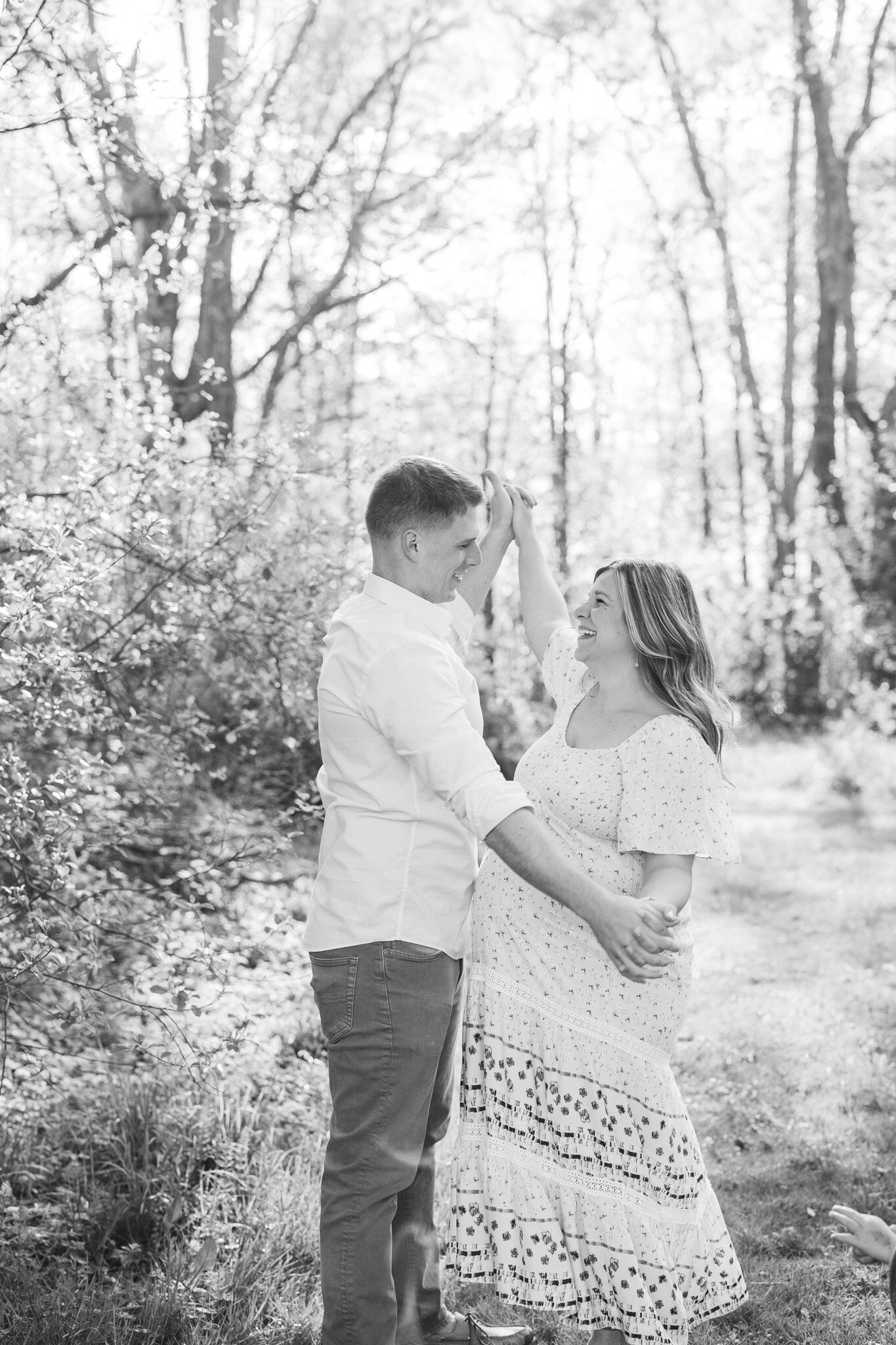 Aurora_Garrettsville_Hiram_OH_Ohio_Materntity_Session_Pregnancy_Family_Garden_Lake_Lily_Pond_nature_Walk_Country_Setting_Photoshoot_with_Newborn_Photographer_Christie_Leigh_Photo-21.jpg