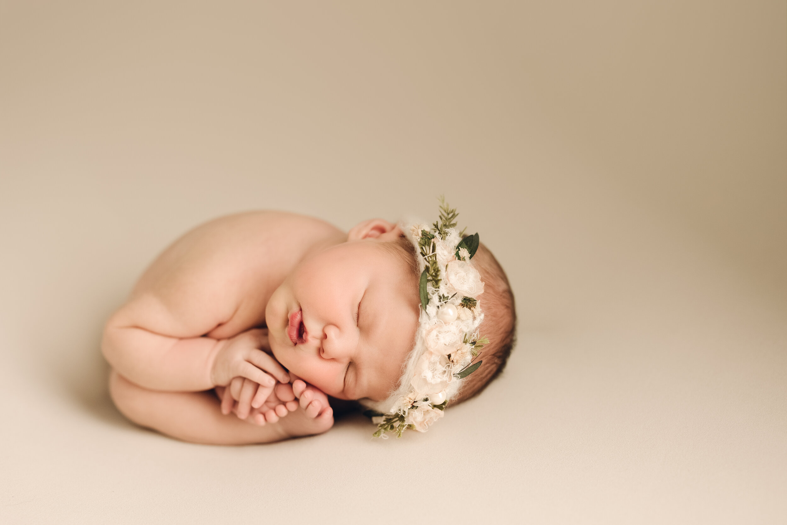 Baby_Girl_Studio_Session_Neutral_Ivory_Minimal_Simple_Froggy_Pose_Heart_Bowl_Newborn_Photogrpahy_by_Christie_Leigh_Photo_in_Mahoning_Valley_OH_Ohio-7.JPG