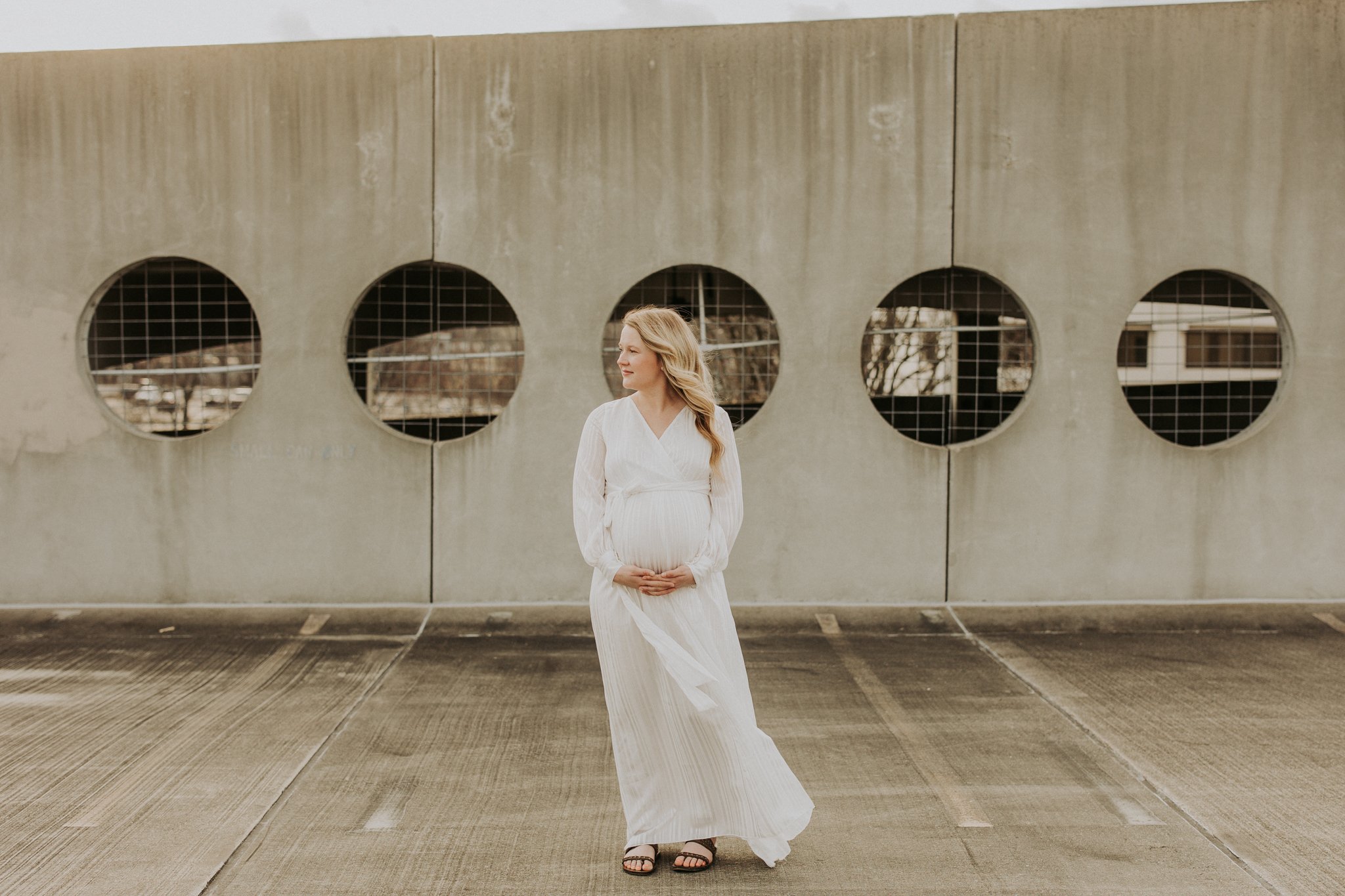 Romantic_Gender_Nuetral_Maternity_Session_Downtown_Warren_OH_Ohio_Courthouse_Square_by_Family_and_Newborn_Photographer_Christie_Leigh_Photo_Trumbull_County-4.jpg