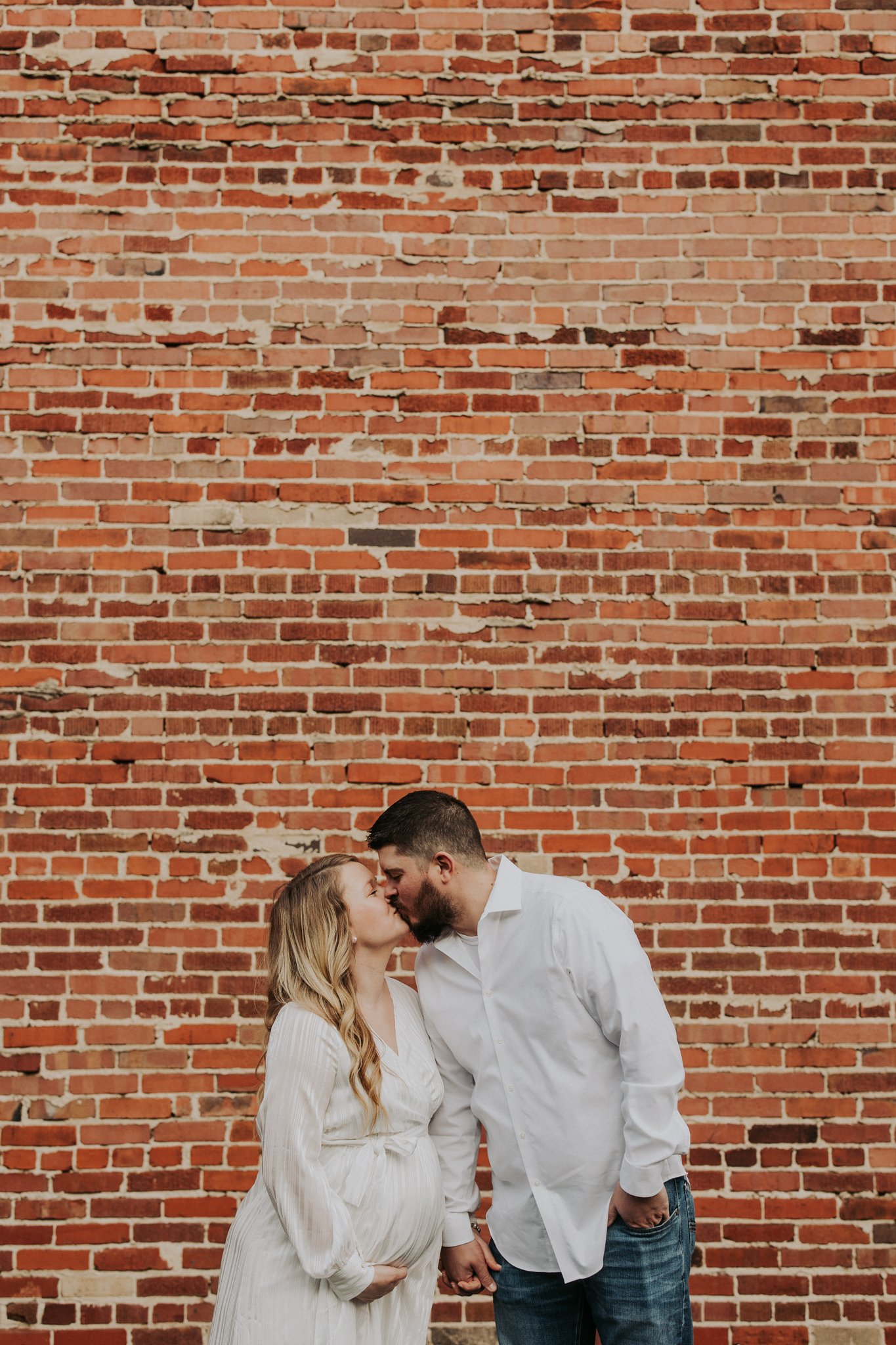Romantic_Gender_Nuetral_Maternity_Session_Downtown_Warren_OH_Ohio_Courthouse_Square_by_Family_and_Newborn_Photographer_Christie_Leigh_Photo_Trumbull_County-7.jpg