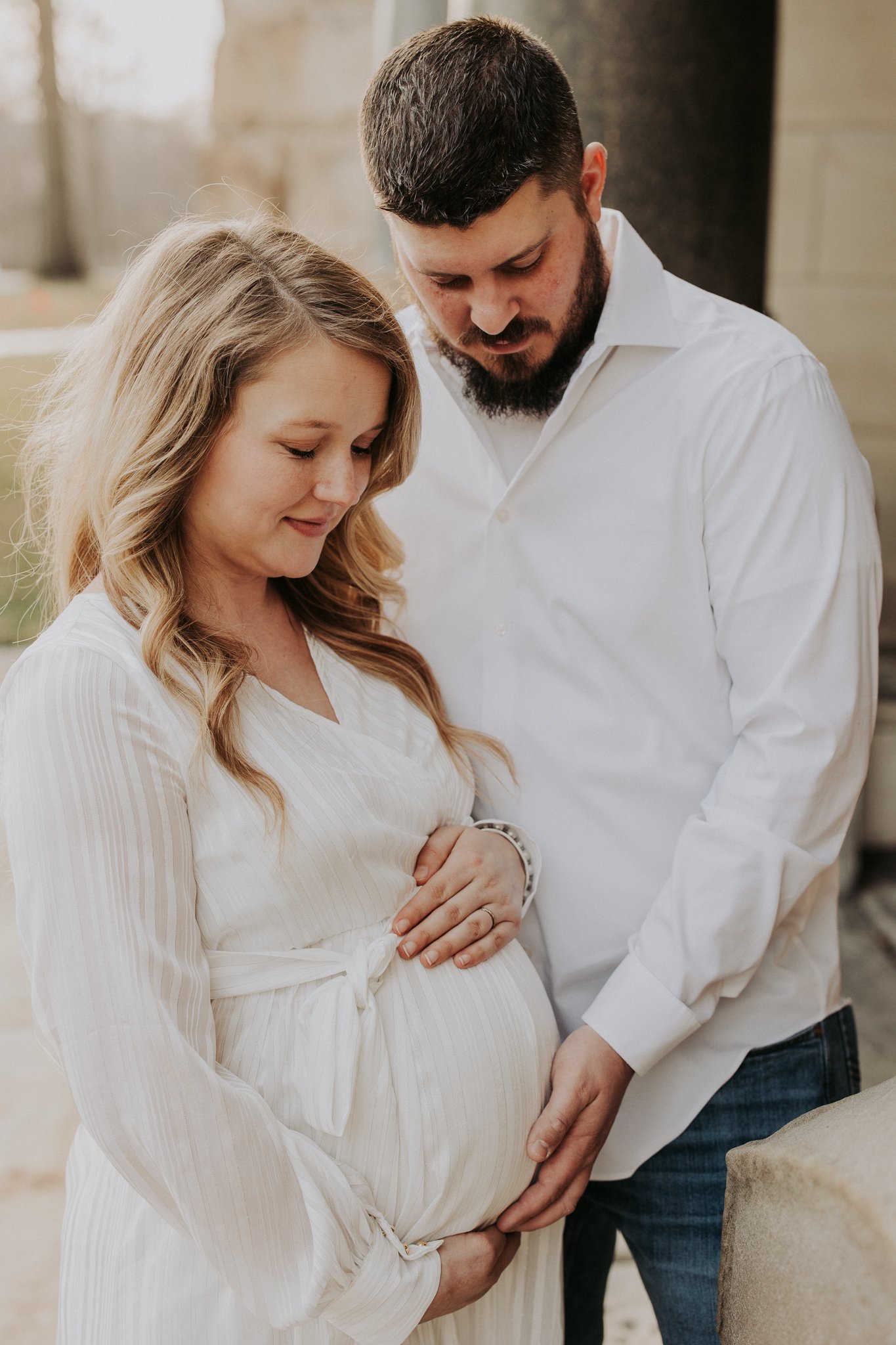 Romantic_Gender_Nuetral_Maternity_Session_Downtown_Warren_OH_Ohio_Courthouse_Square_by_Family_and_Newborn_Photographer_Christie_Leigh_Photo_Trumbull_County-8.jpg
