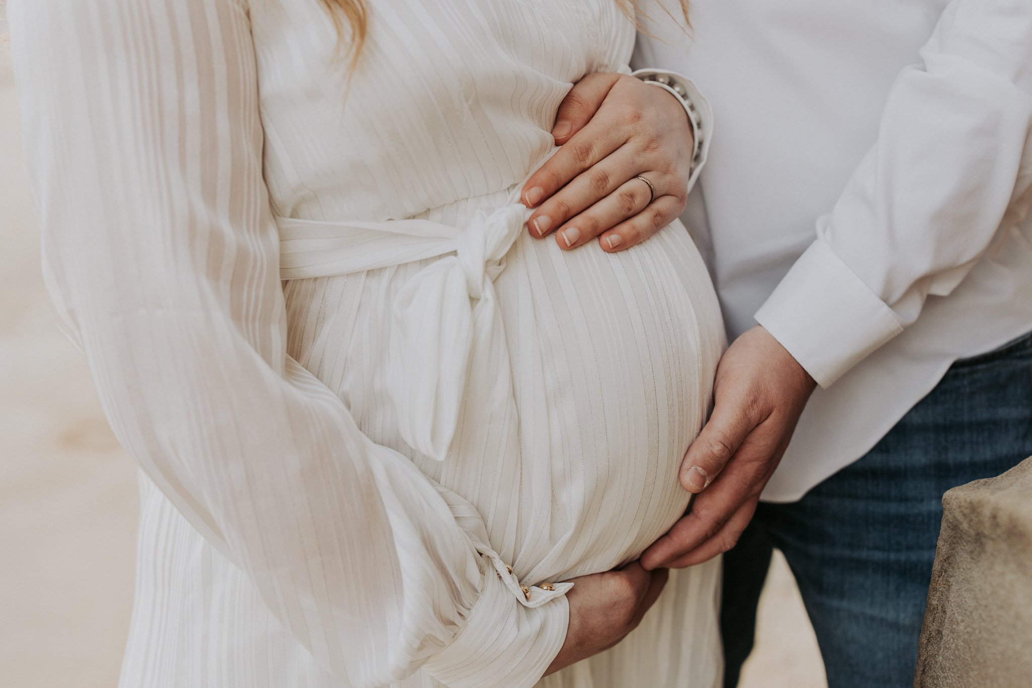 Romantic_Gender_Nuetral_Maternity_Session_Downtown_Warren_OH_Ohio_Courthouse_Square_by_Family_and_Newborn_Photographer_Christie_Leigh_Photo_Trumbull_County-9.jpg