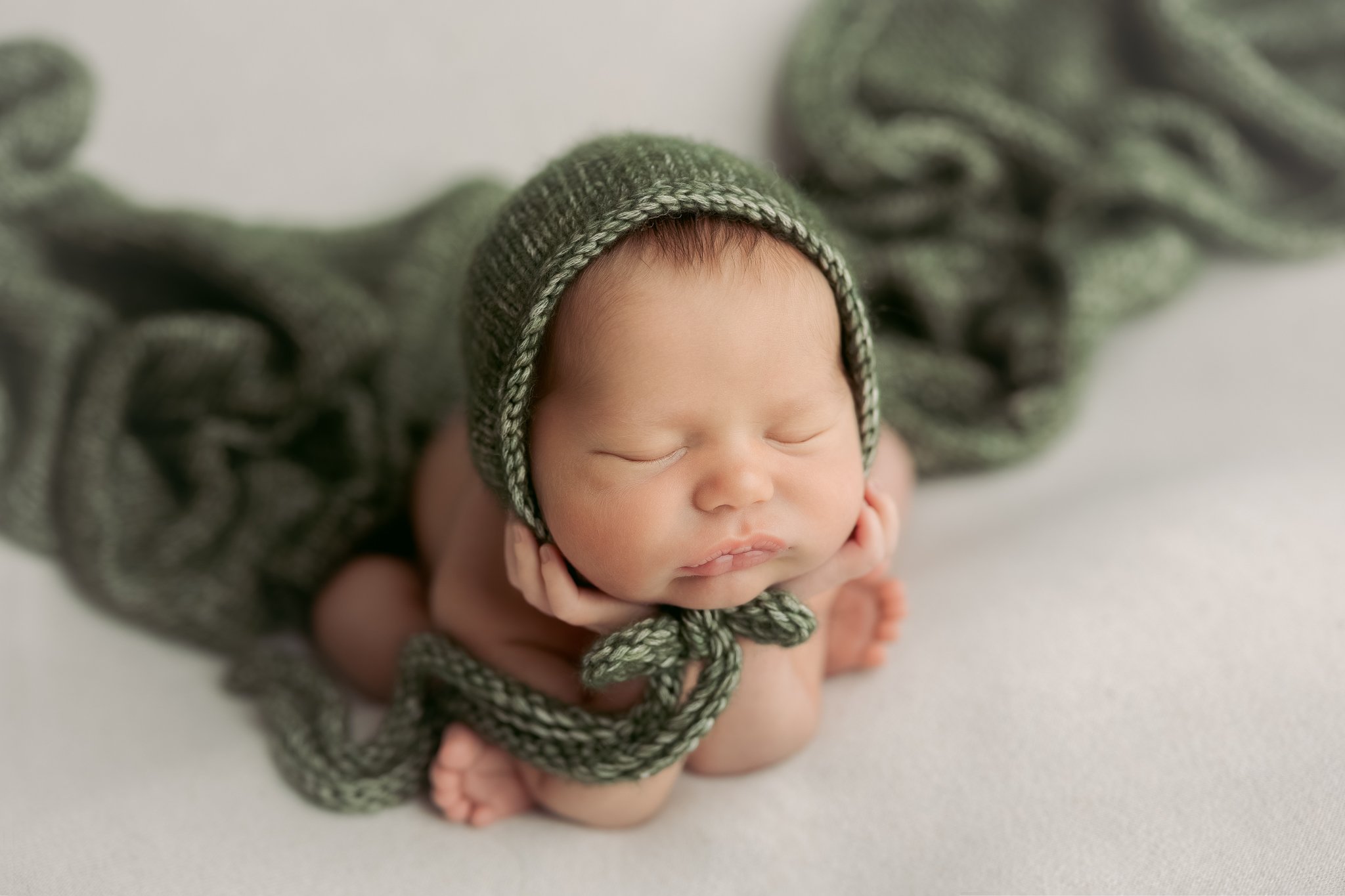 Baby_Boy_Studio_Posed_Cream_Green_Froggy_Pose_by_Newborn_Photographer_Christie_Leigh_Photo_Champion_Trumbull_County_OH_Ohio-2.jpg