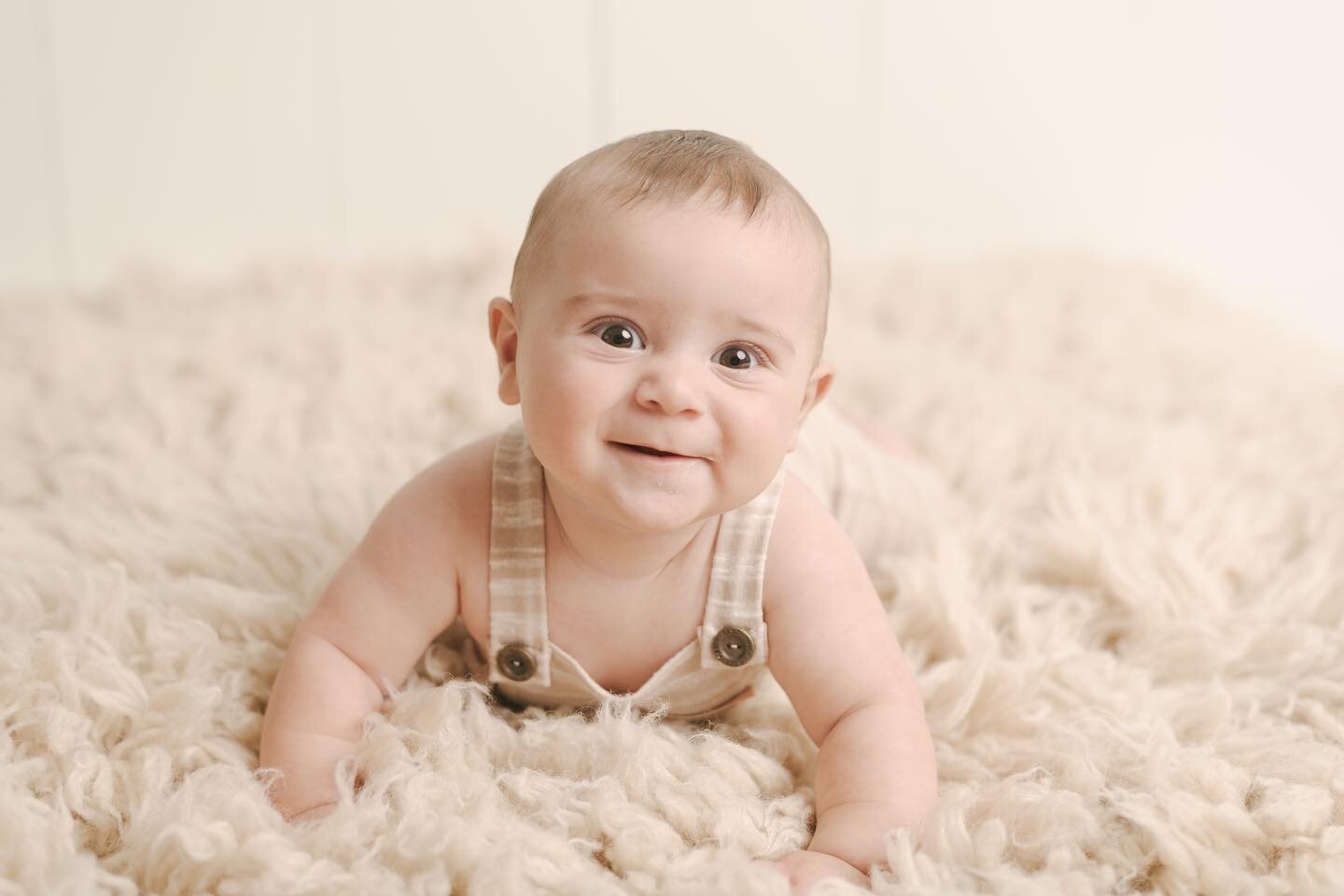 Sometimes it&rsquo;s just so darn hard to decide between color and black &amp; white!! 

Baby Tony came and brought all his smiles!! 

@pmo2122 

#milestonephotography #babyphotography #neophotography #cutebaby #babyboy #babyphotographer