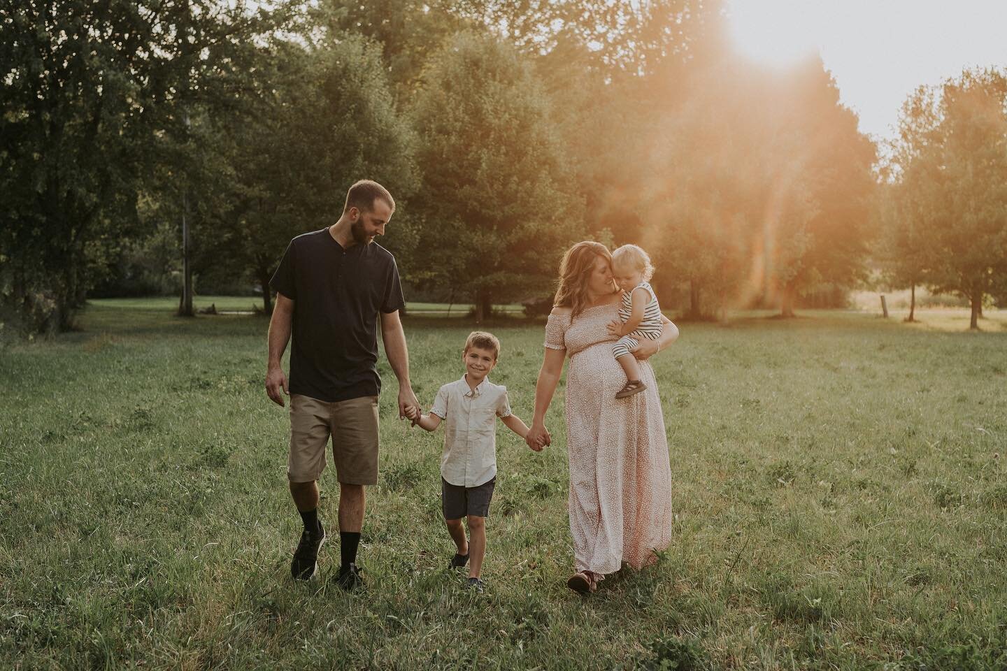 Gallery delivery day for this precious family! 🥰

My favorite part about maternity sessions&hellip;is when babe gets to see Christie for their newborn session too! 

#maternityphotography #familyphotography #sunsetsessions #goldenhour #cortlandohio 