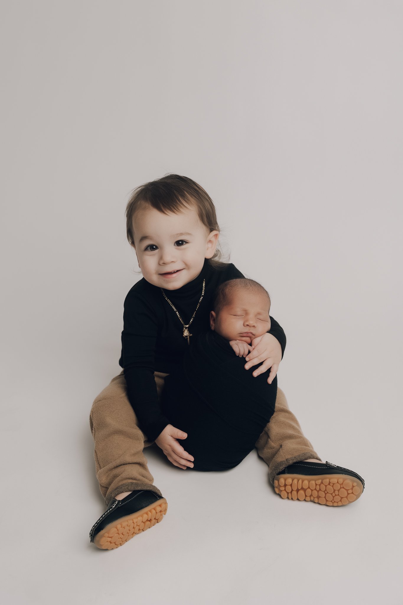 Big_Brother_Studio_Newborn_Session_Black_and_White_Styled_by_Family_and_Newborn_Photographer_Christie_Leigh_Photo_in_Niles_OH_Ohio_Trumbull_County-3.jpg