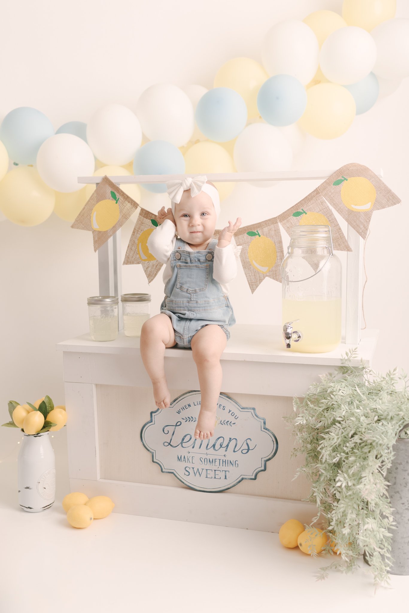 Lemonade_Stand_Frist_Birthday_Girl_Smash_and_Splash_Session_Cake_Studio_by_Erika_Child_and_Family_Photographer_for_Christie_Leigh_Photo_in_Warren_OH_Ohio_Trumbull_County_002.jpg